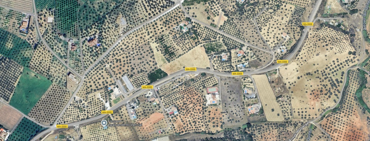 Rustic plot of 8,500 m2 with well and access to the electricity grid