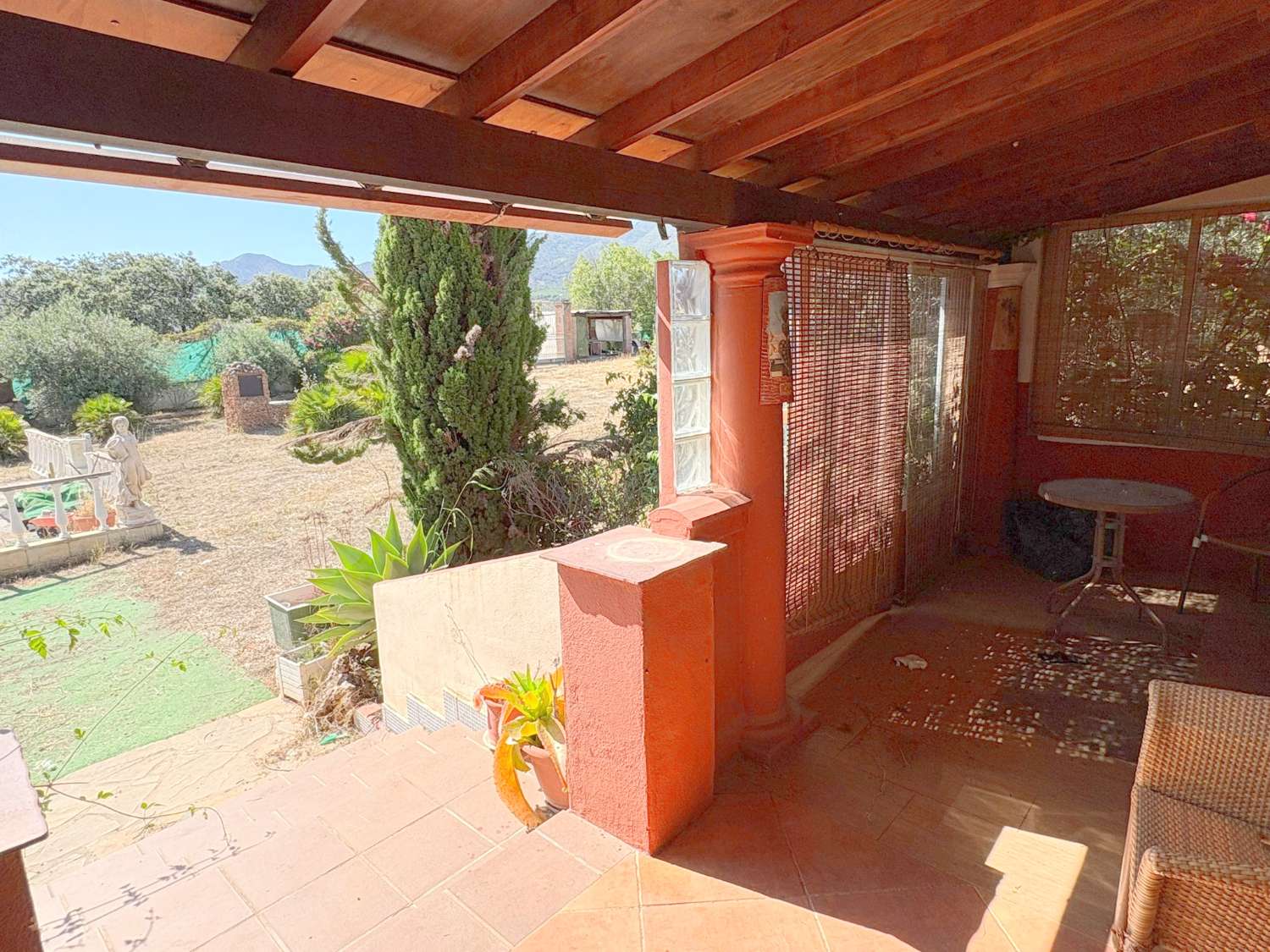 Casa de campo en la zona de La Alquería con vivienda escriturada y registrada.