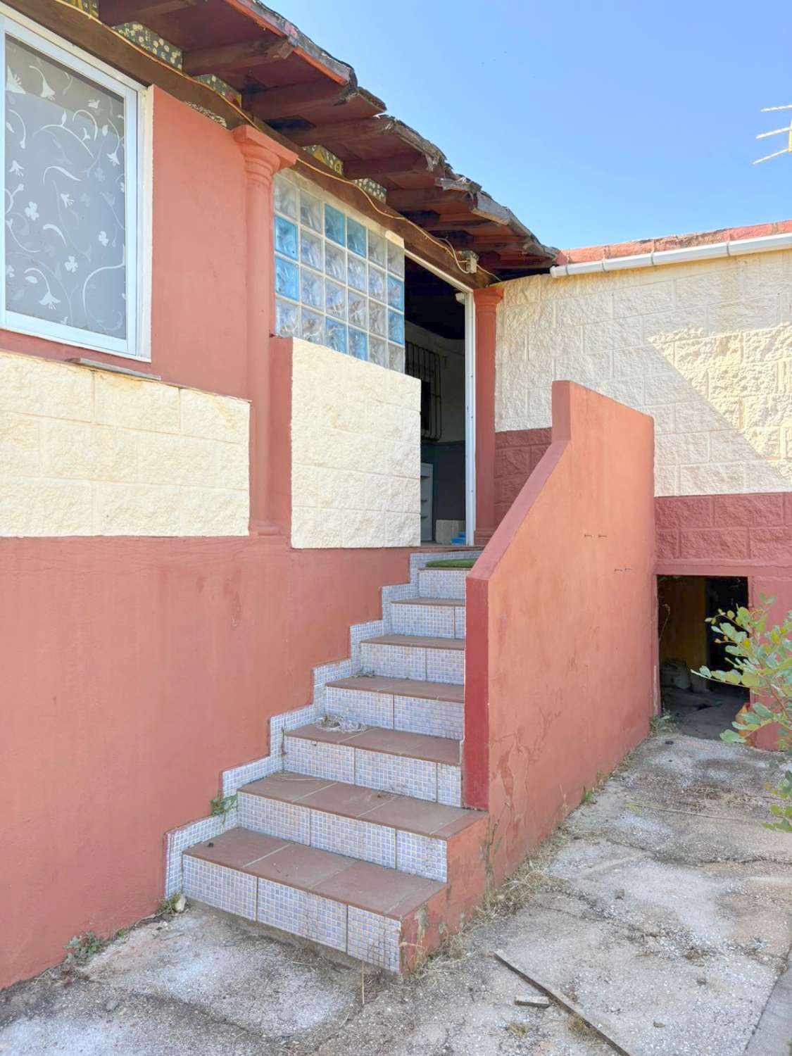 Casa de campo en la zona de La Alquería con vivienda escriturada y registrada.