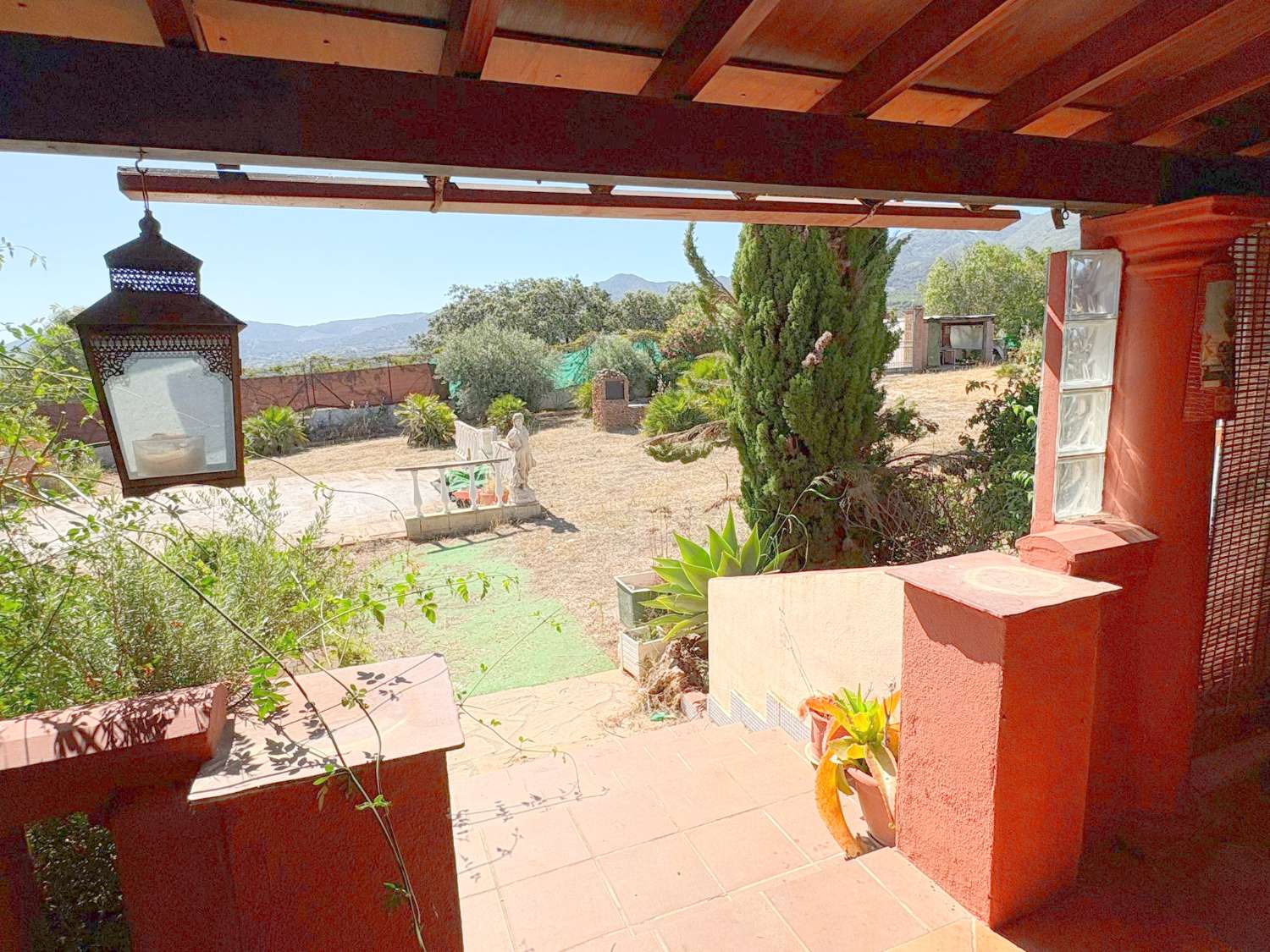 Casa de campo en la zona de La Alquería con vivienda escriturada y registrada.