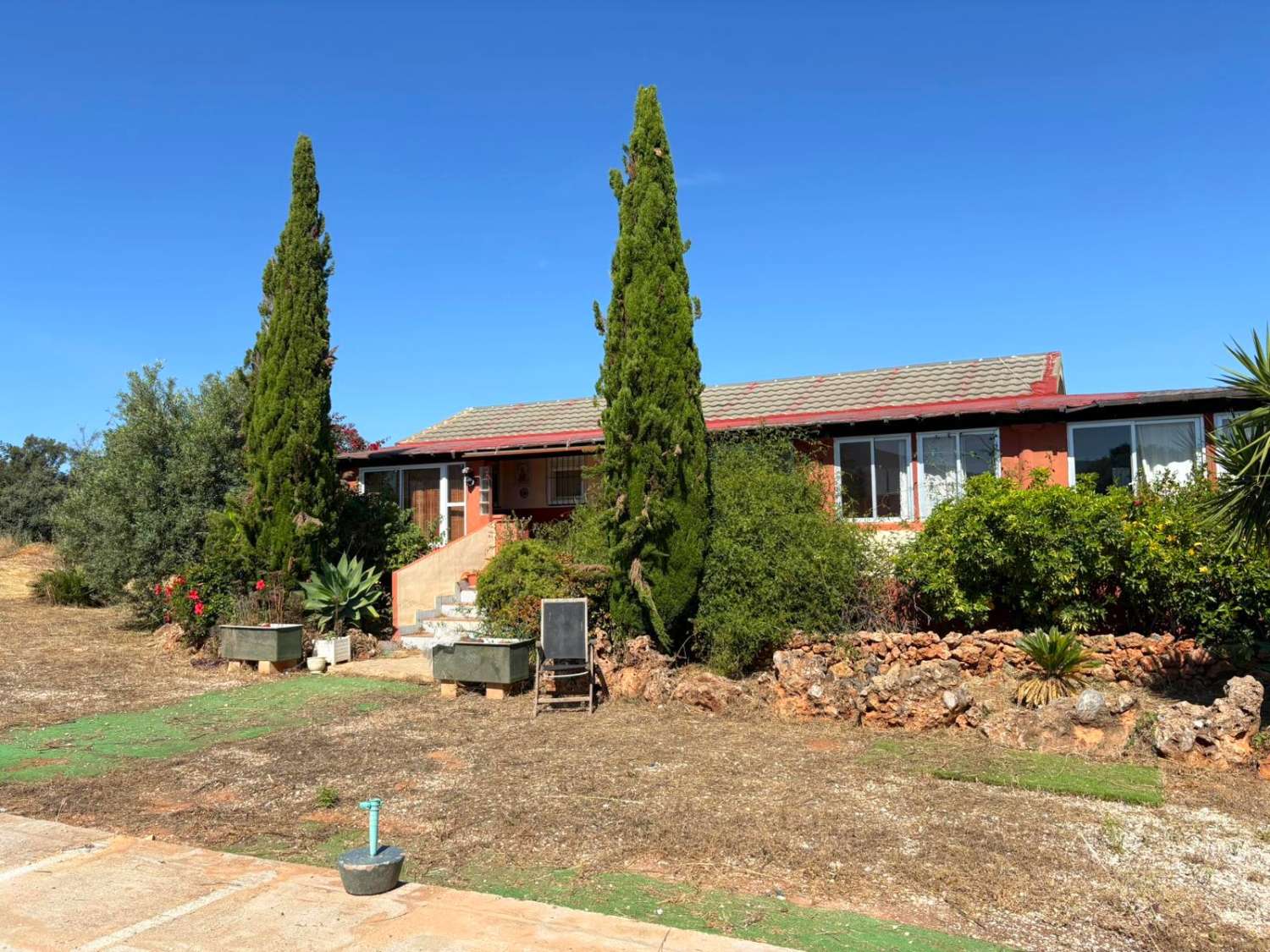 Casa de campo en la zona de La Alquería con vivienda escriturada y registrada.
