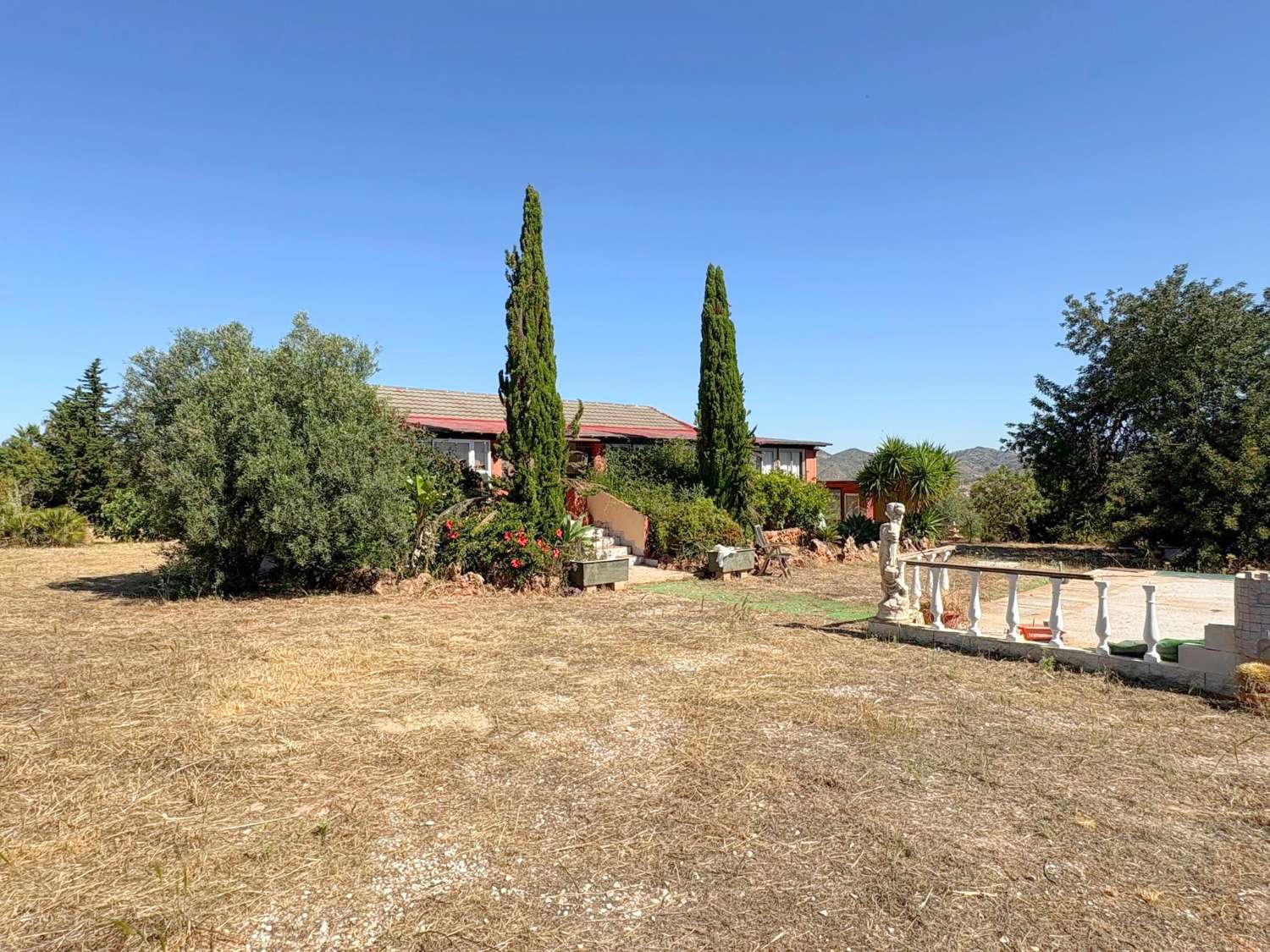 Casa de campo en la zona de La Alquería con vivienda escriturada y registrada.
