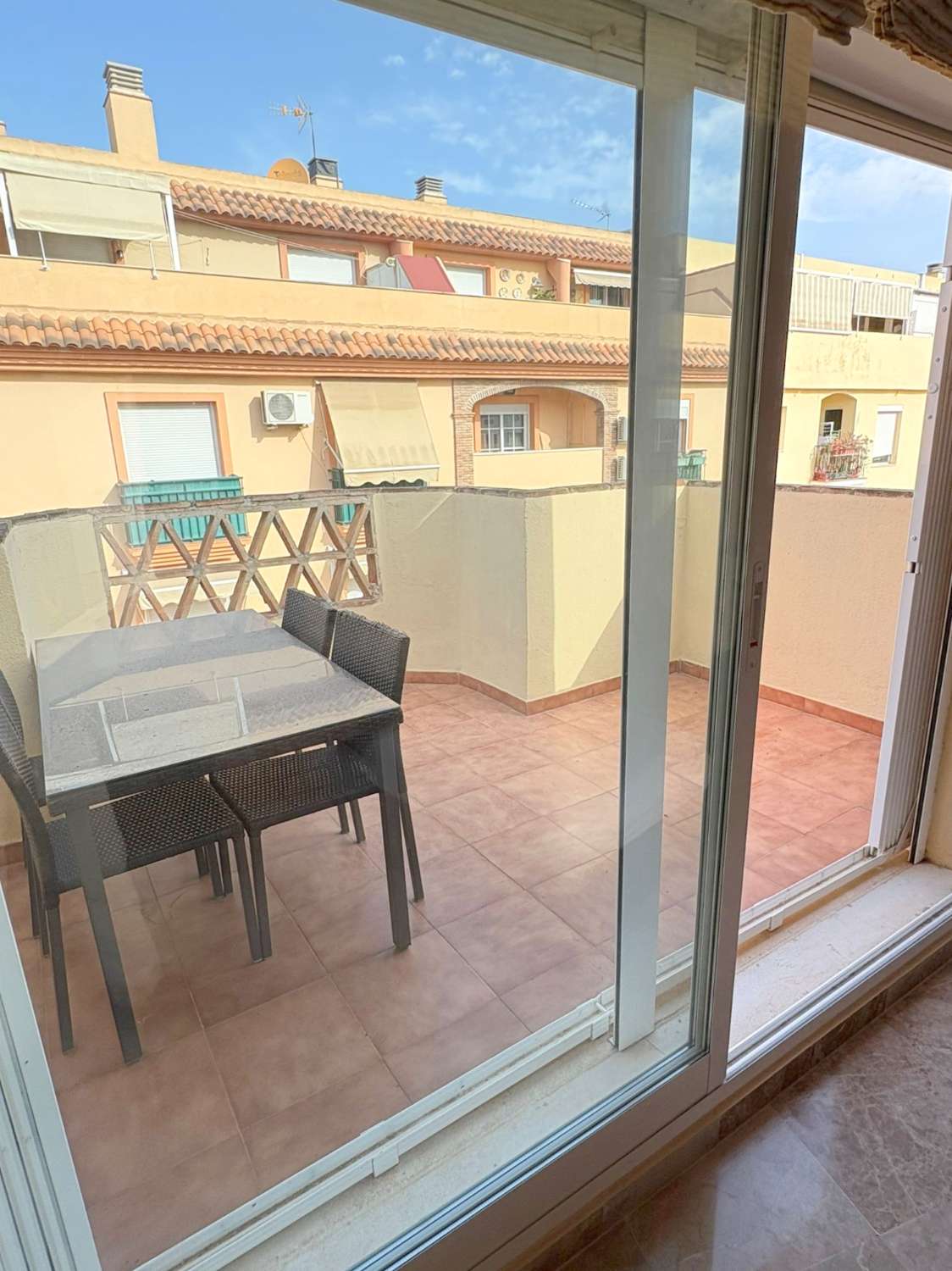 Ático de 2 dormitorios con terraza en zona Isaac Peral