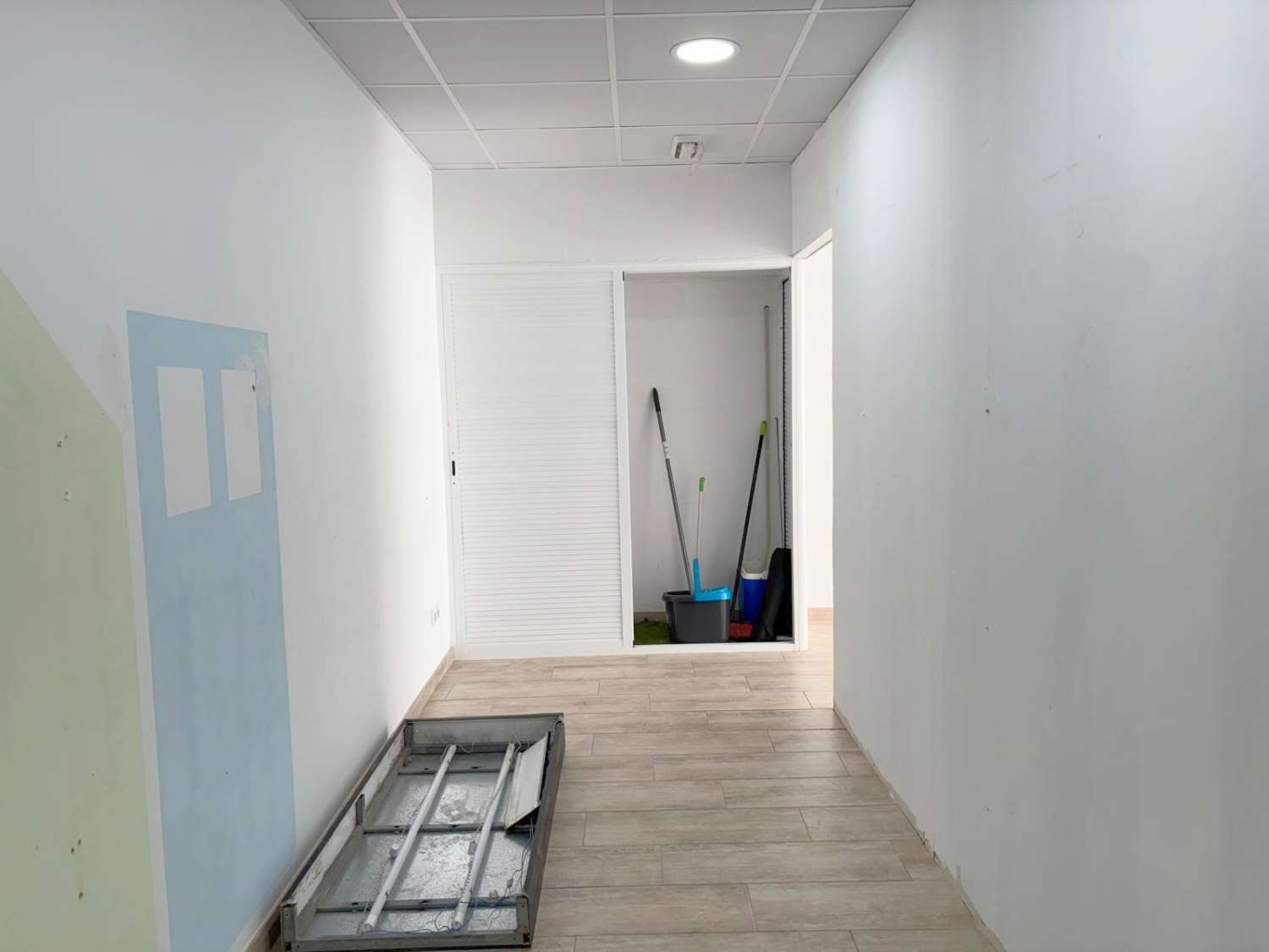 Commercial premises with shop windows next to Isaac Peral Avenue