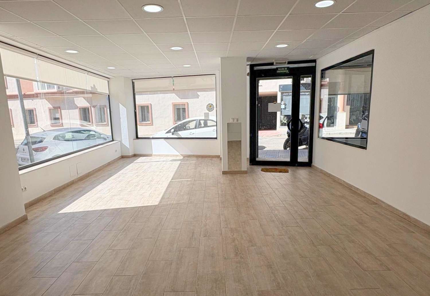 Commercial premises with shop windows next to Isaac Peral Avenue