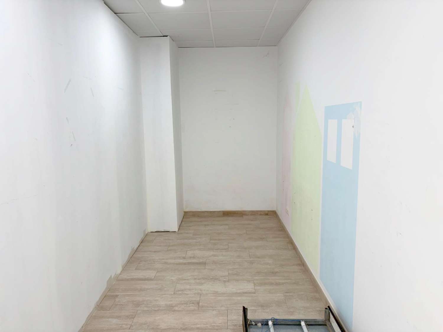 Commercial premises with shop windows next to Isaac Peral Avenue