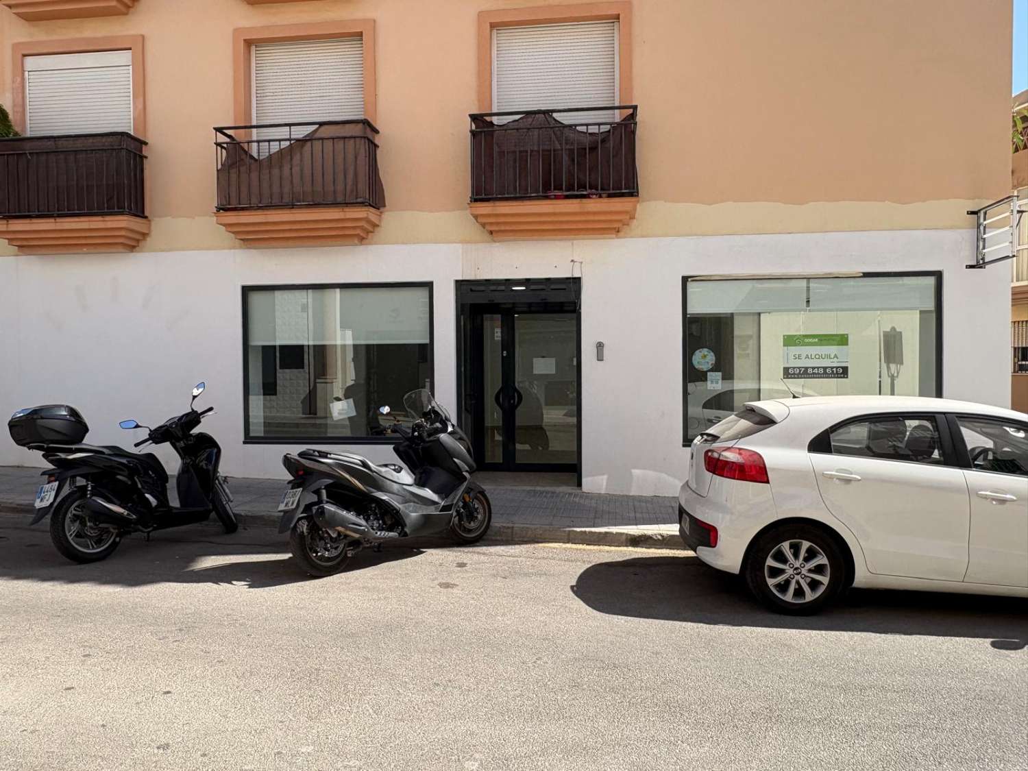 Commercial premises with shop windows next to Isaac Peral Avenue