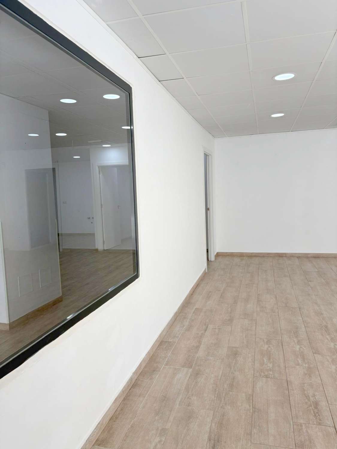 Commercial premises with shop windows next to Isaac Peral Avenue