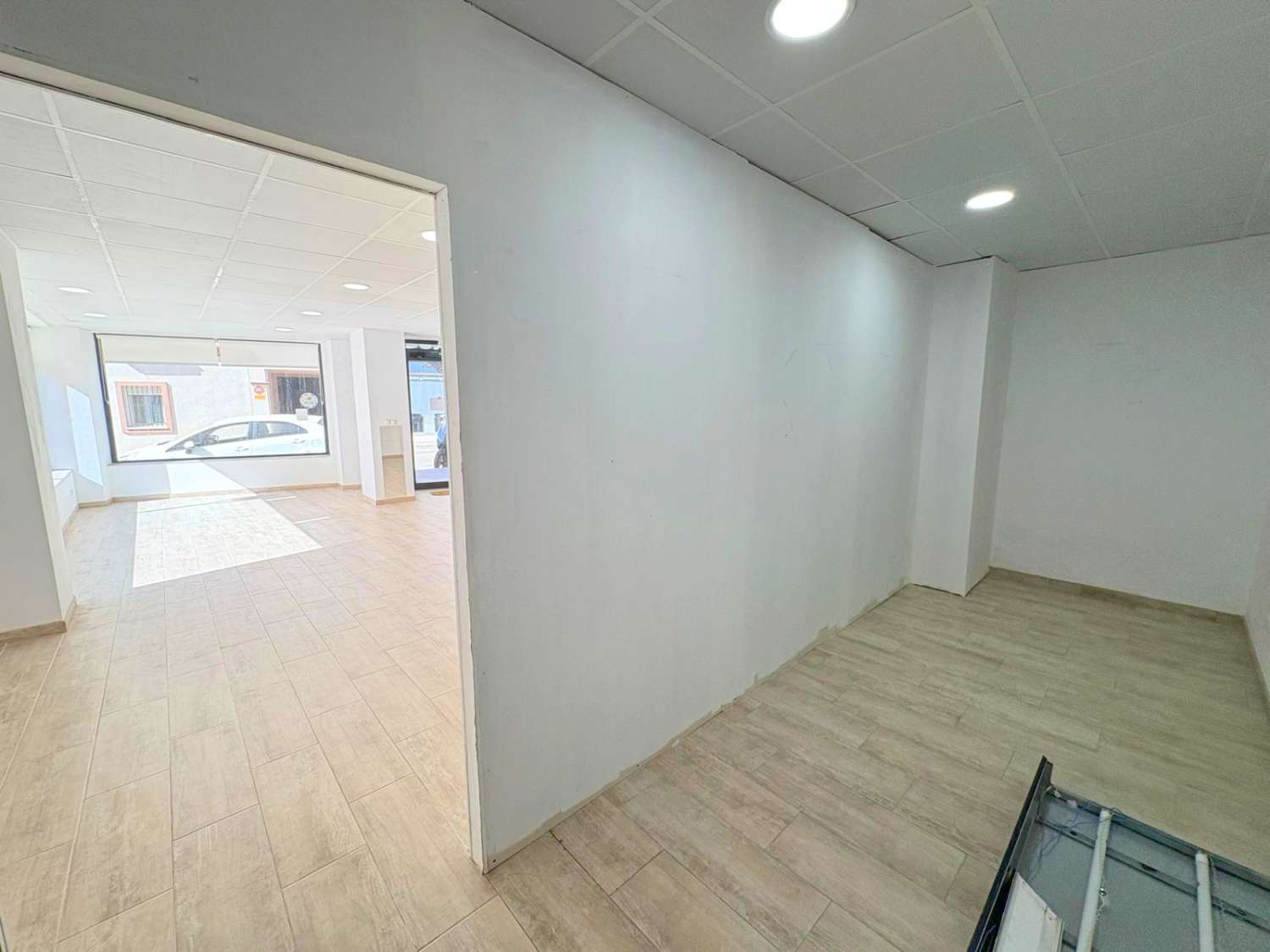 Commercial premises with shop windows next to Isaac Peral Avenue