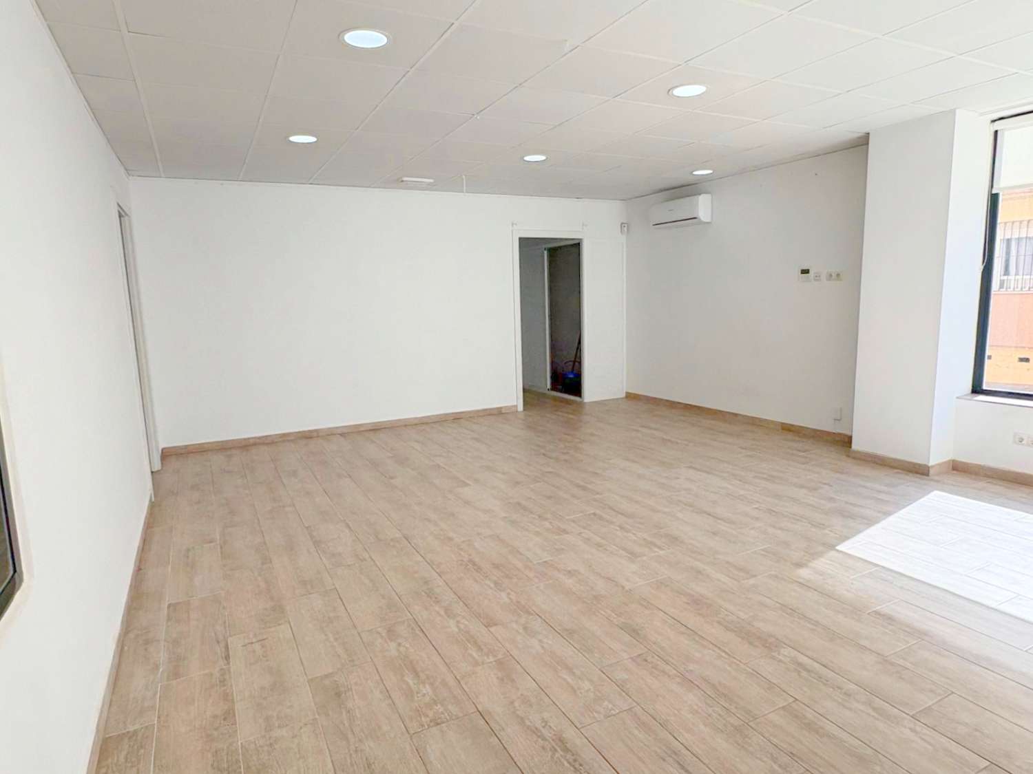 Commercial premises with shop windows next to Isaac Peral Avenue