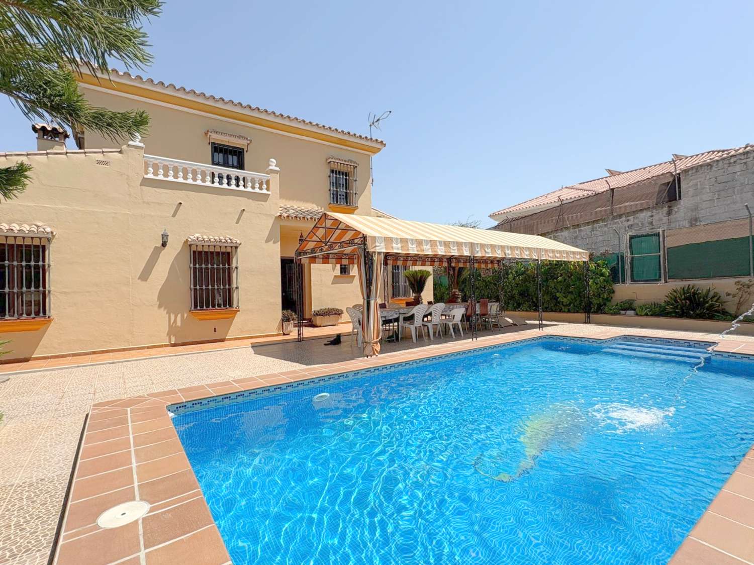 Fantástico chalet independiente con piscina en Urbanización El Mirador del Romeral