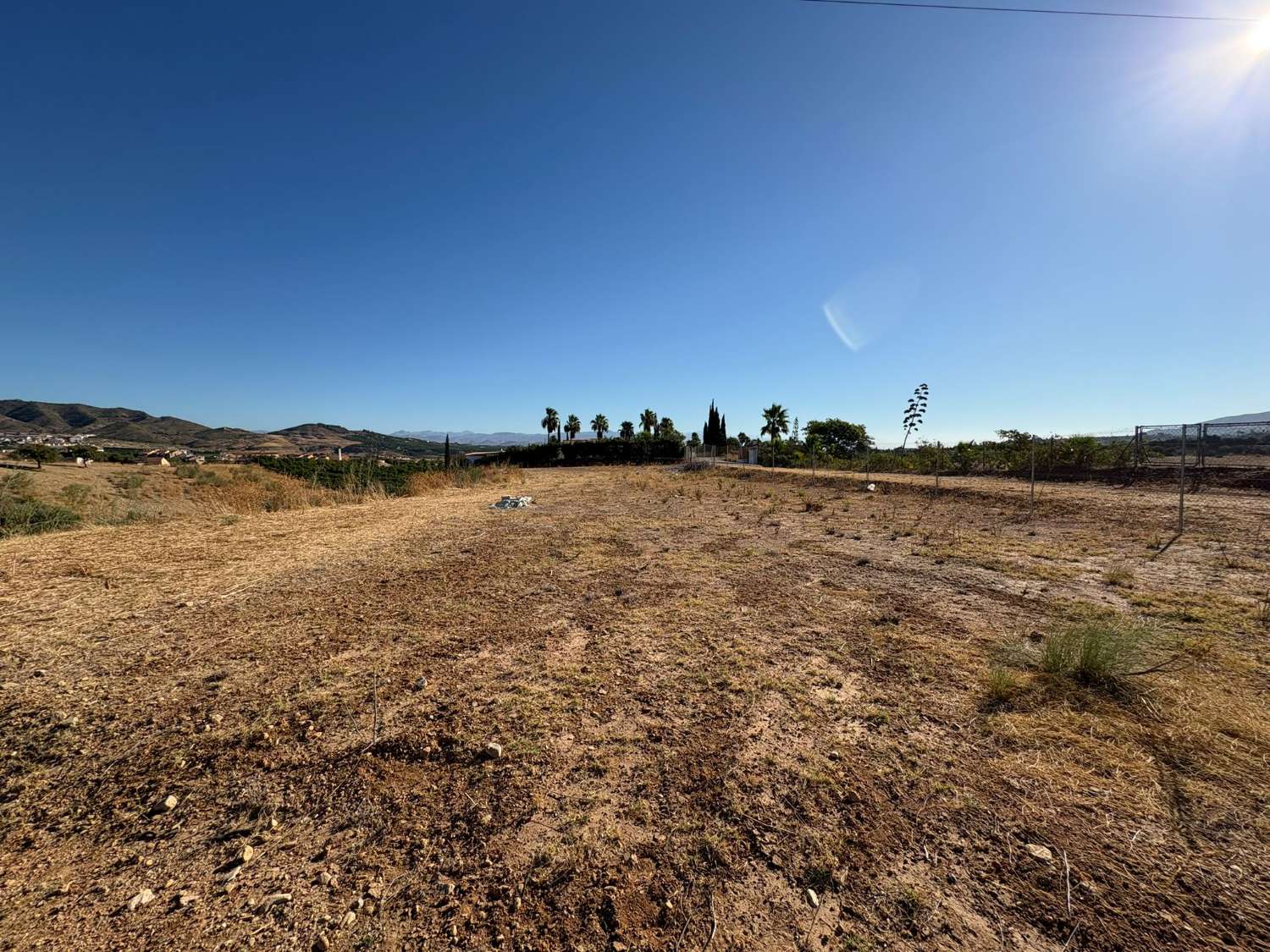 Parcela rústica de 5.350m2 junto al complejo Sol Andalusi