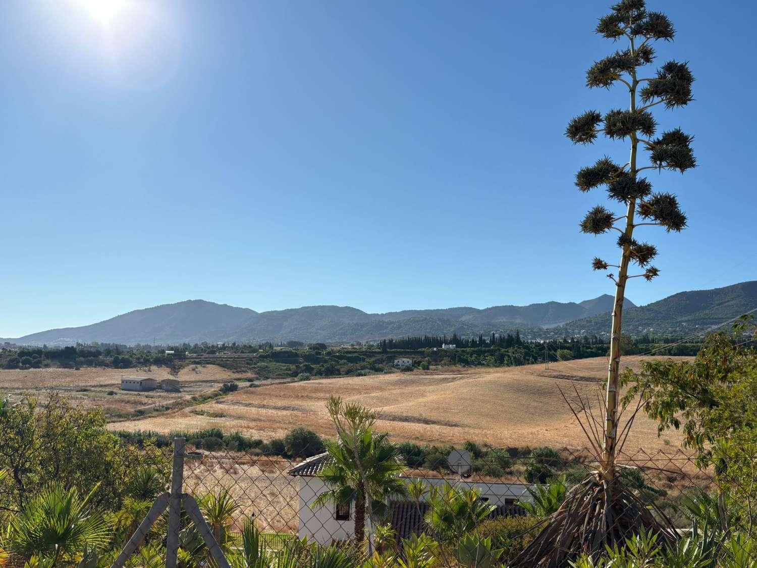 Parcela rústica de 5.350m2 junto al complejo Sol Andalusi