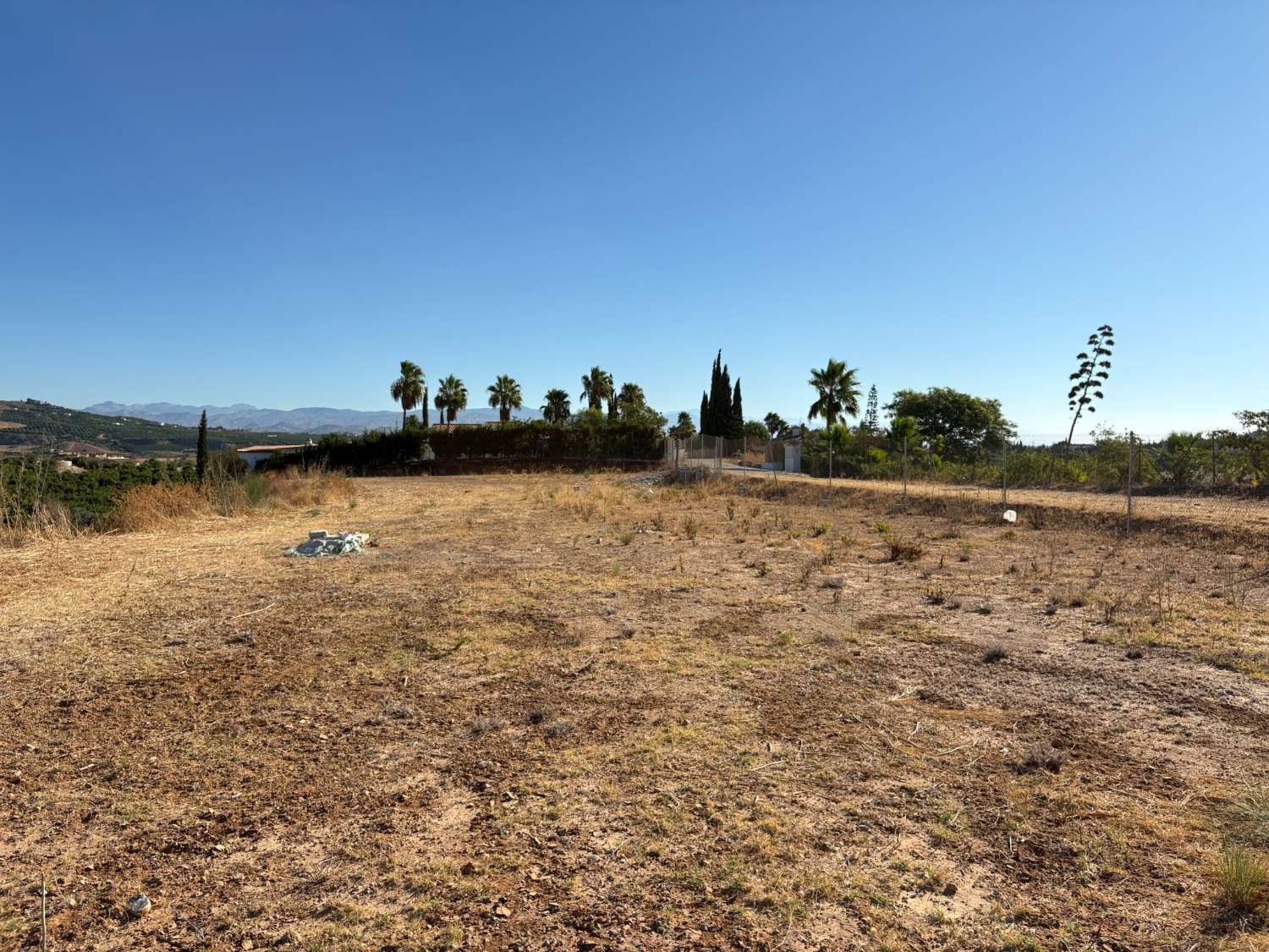 Parcela rústica de 5.350m2 junto al complejo Sol Andalusi