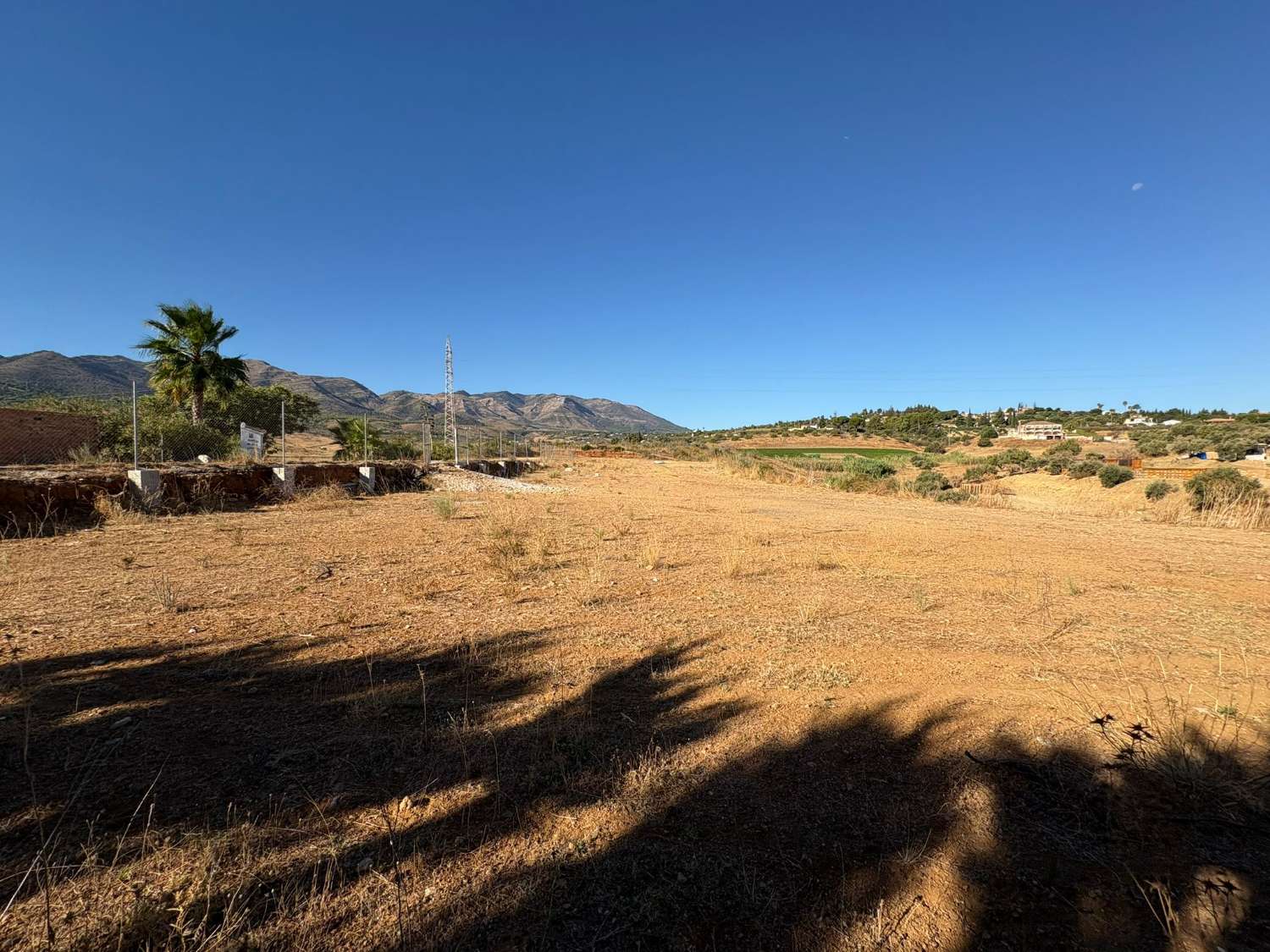 Parcela rústica de 5.350m2 junto al complejo Sol Andalusi