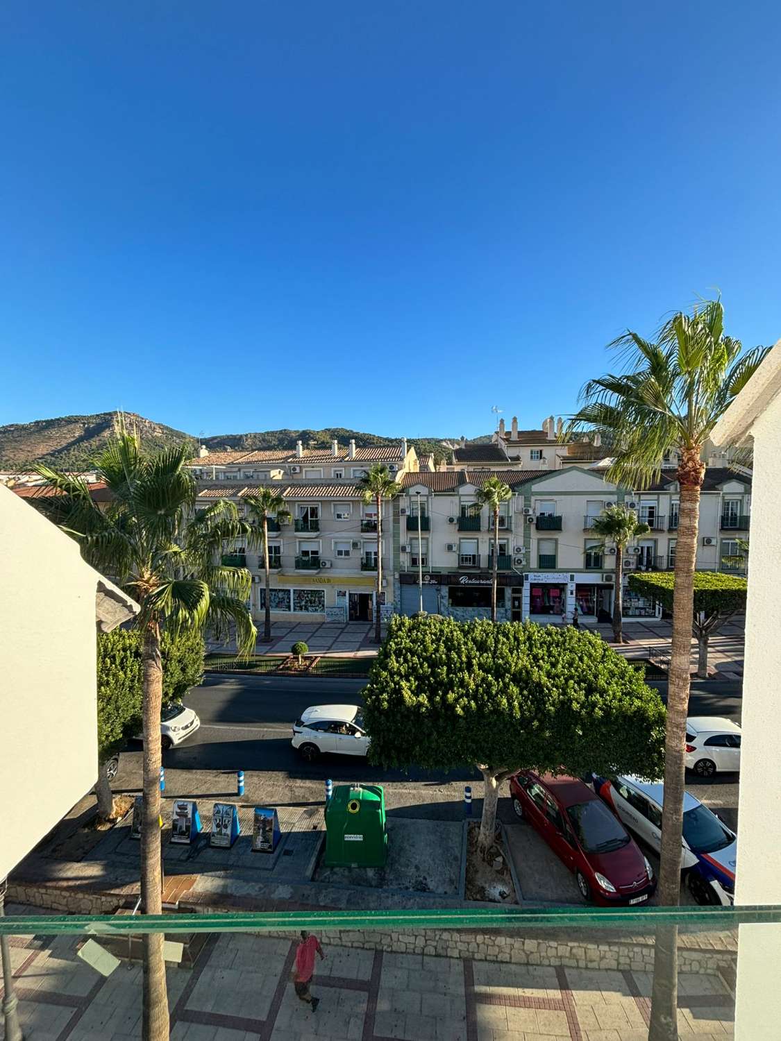 Ático de Obra Nueva con Terraza Privada y Vistas Panorámicas a la Montaña en el Centro de Alhaurín de la Torre.