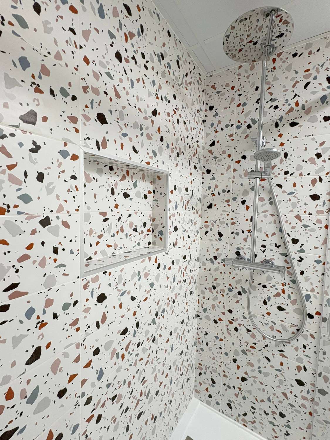 Fantástico piso de 3 dormitorios con terraza y piscina en zona El Pinillo