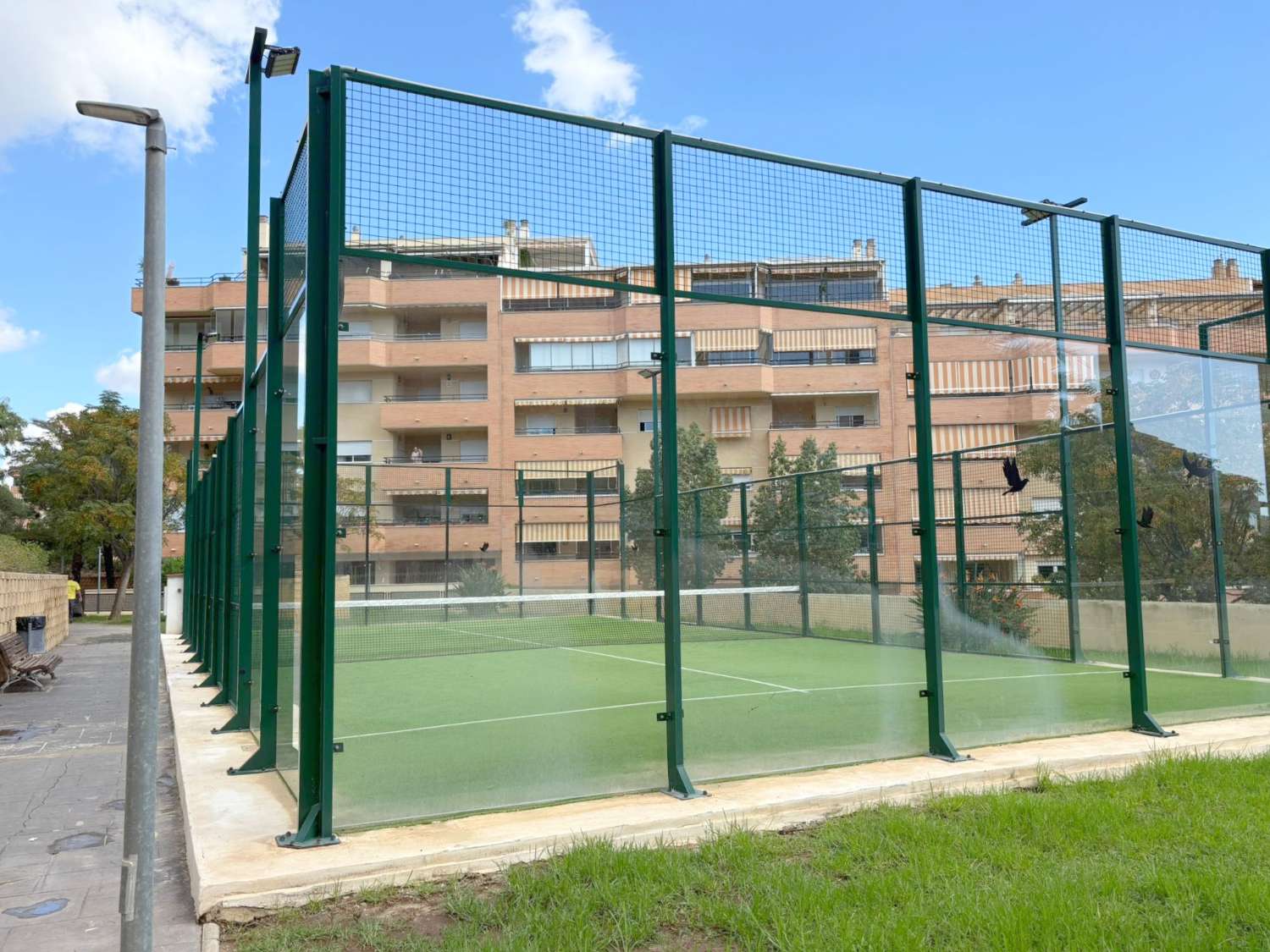Fantástico piso de 3 dormitorios con terraza y piscina en zona El Pinillo