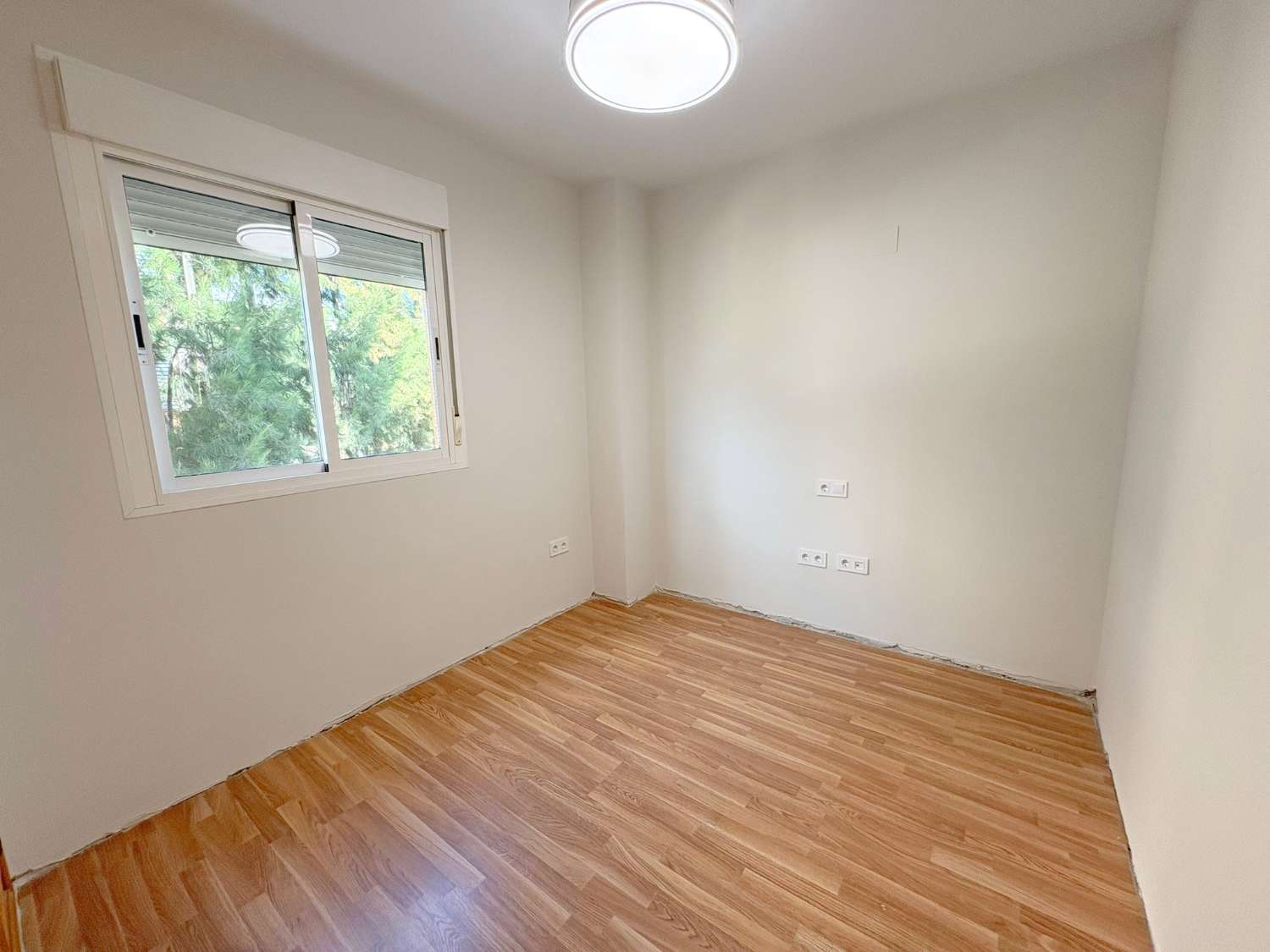 Fantástico piso de 3 dormitorios con terraza y piscina en zona El Pinillo