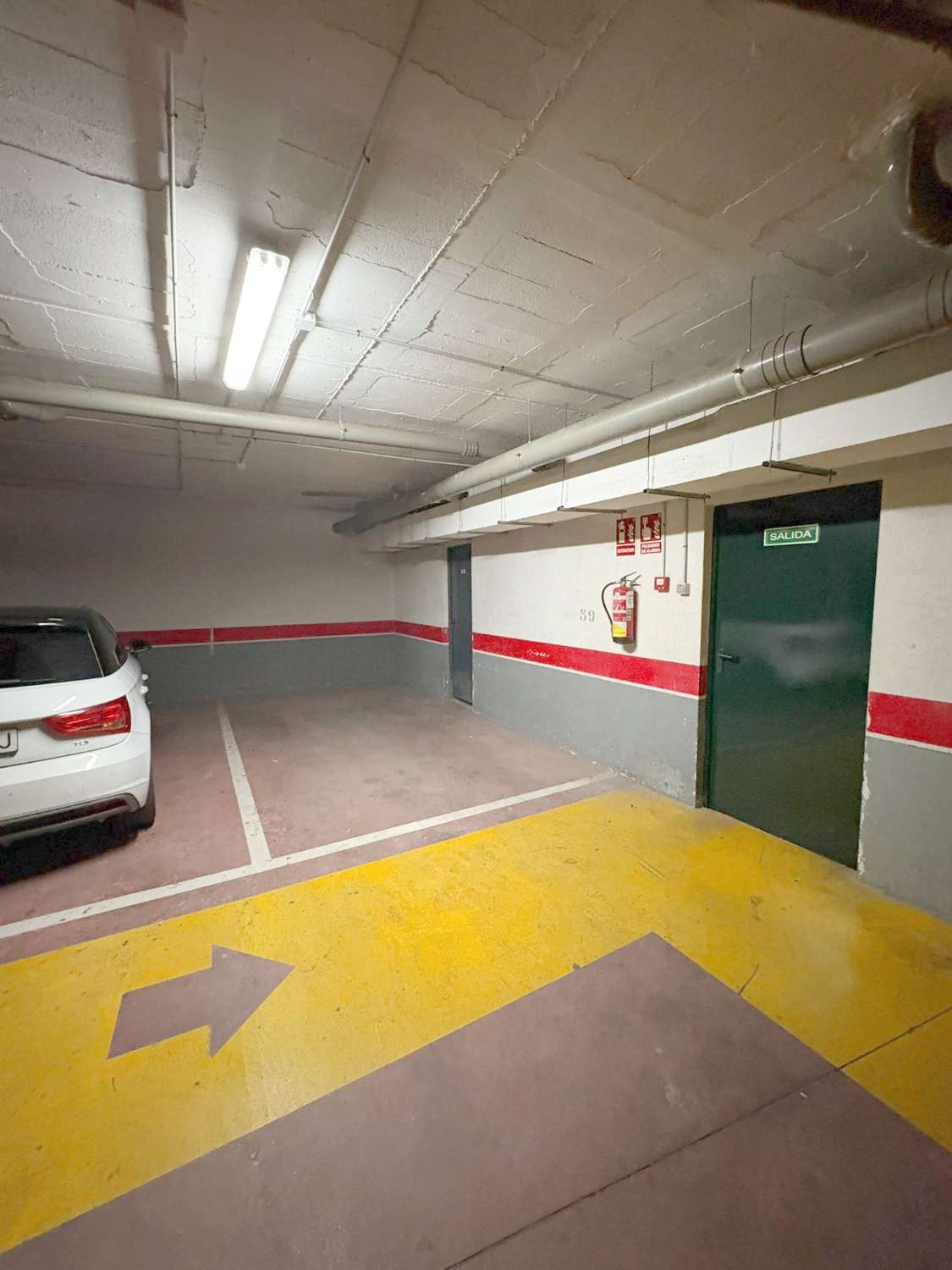 Fantástico piso de 3 dormitorios con terraza y piscina en zona El Pinillo