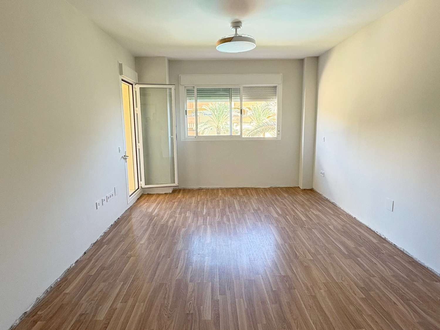 Fantástico piso de 3 dormitorios con terraza y piscina en zona El Pinillo