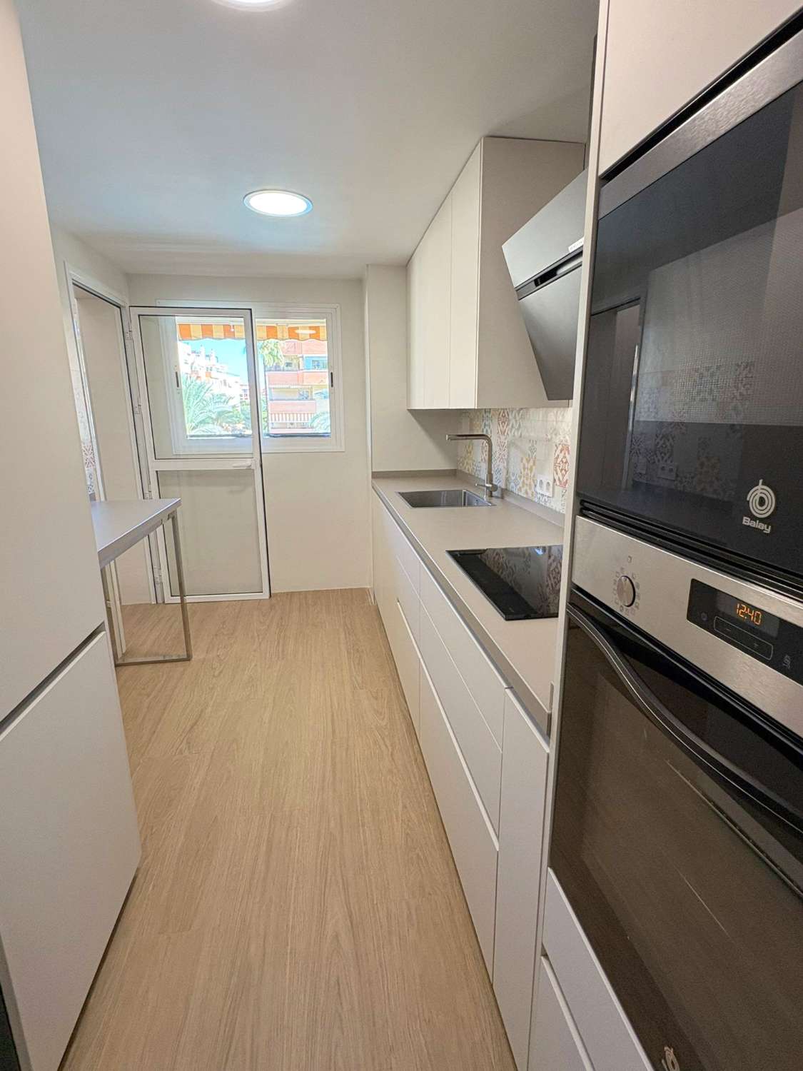 Fantástico piso de 3 dormitorios con terraza y piscina en zona El Pinillo