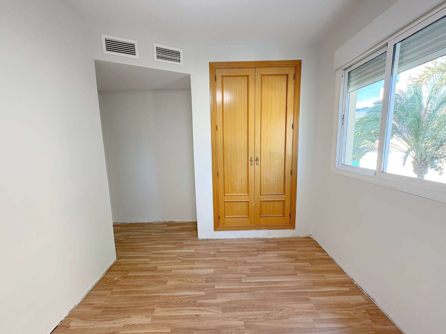 Fantástico piso de 3 dormitorios con terraza y piscina en zona El Pinillo