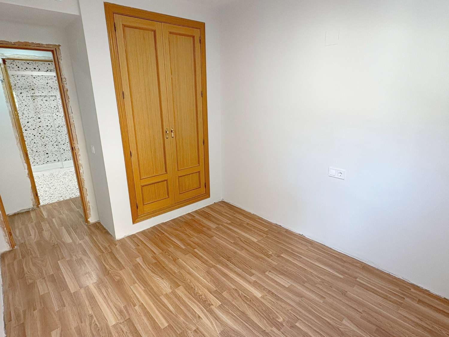 Fantástico piso de 3 dormitorios con terraza y piscina en zona El Pinillo