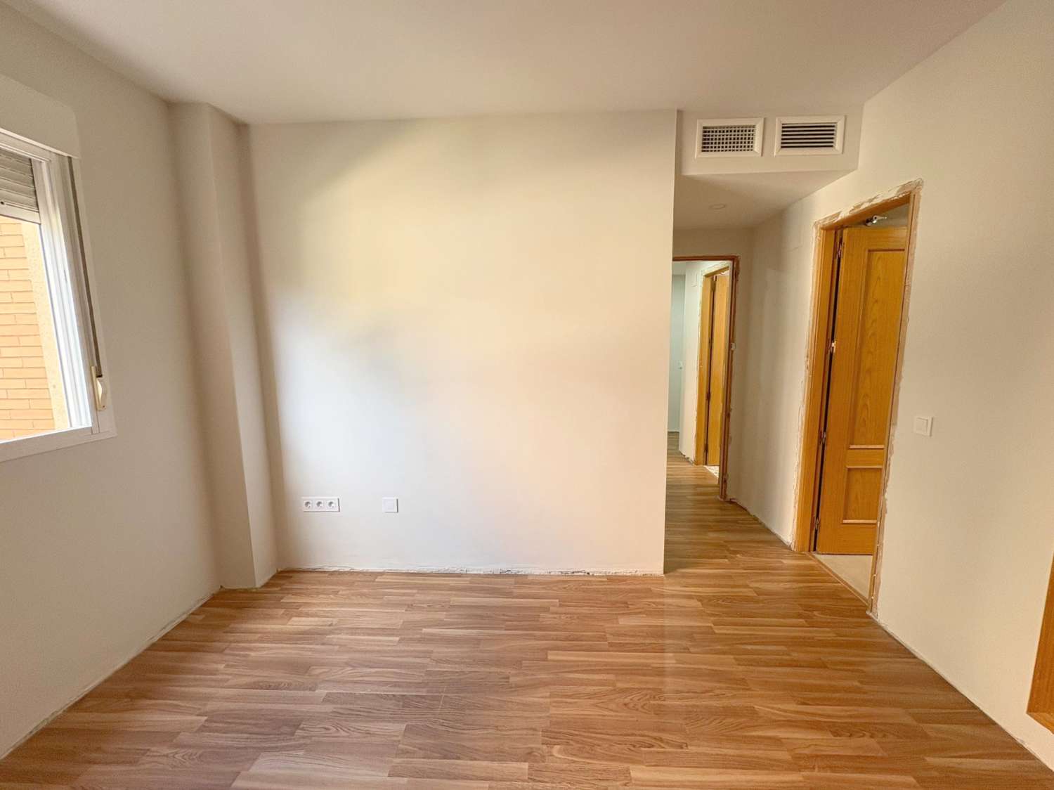 Fantástico piso de 3 dormitorios con terraza y piscina en zona El Pinillo