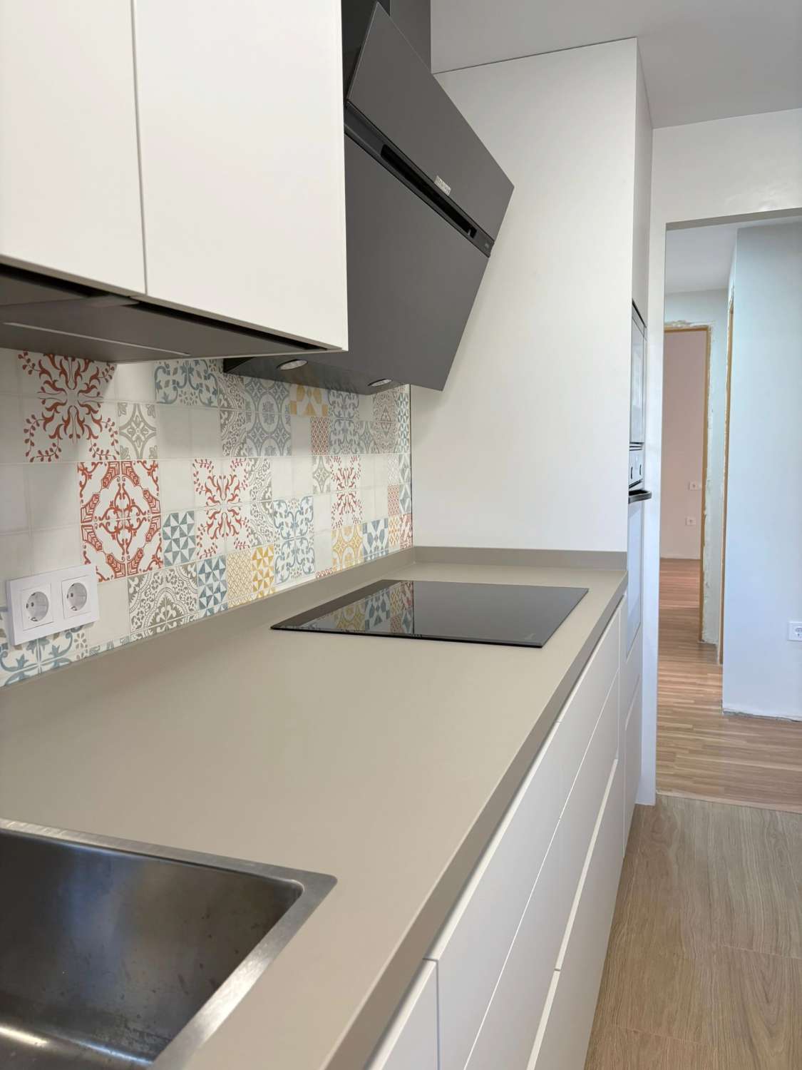 Fantástico piso de 3 dormitorios con terraza y piscina en zona El Pinillo