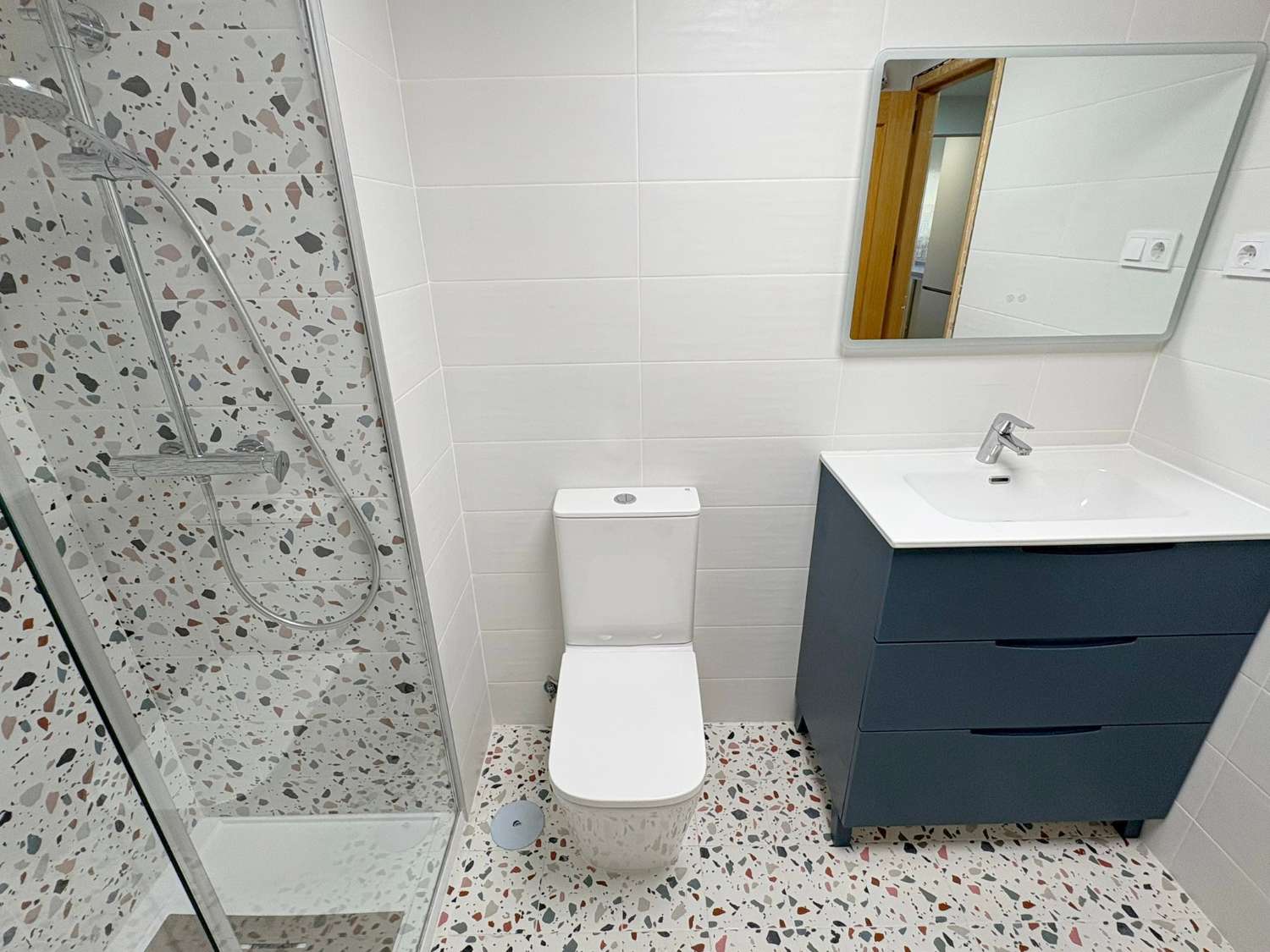 Fantástico piso de 3 dormitorios con terraza y piscina en zona El Pinillo