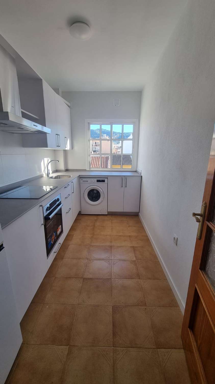 Ático de 2 habitaciones con terraza céntrico