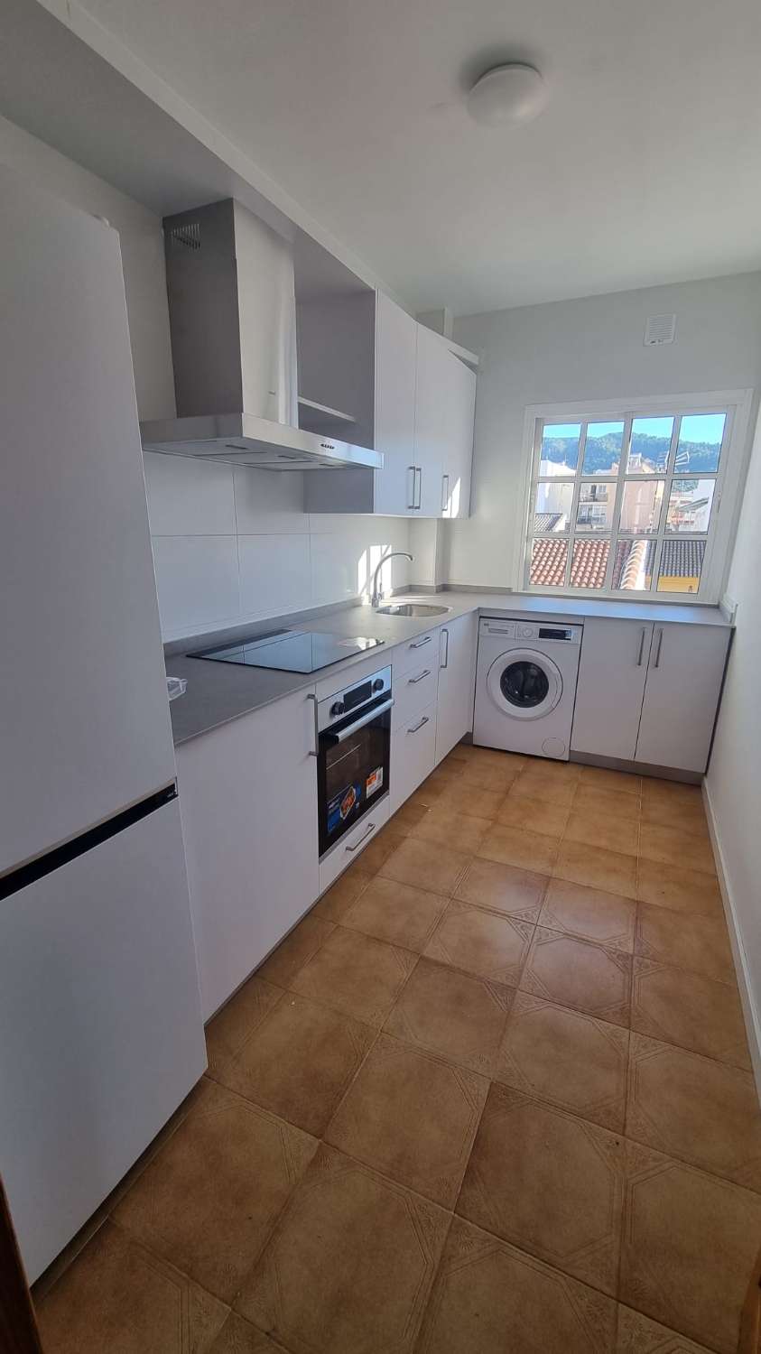 Ático de 2 habitaciones con terraza céntrico