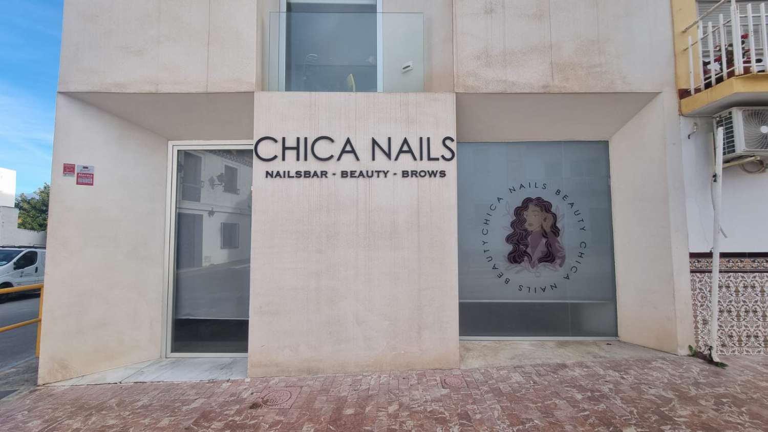 Local comercial en esquina con máxima visibilidad