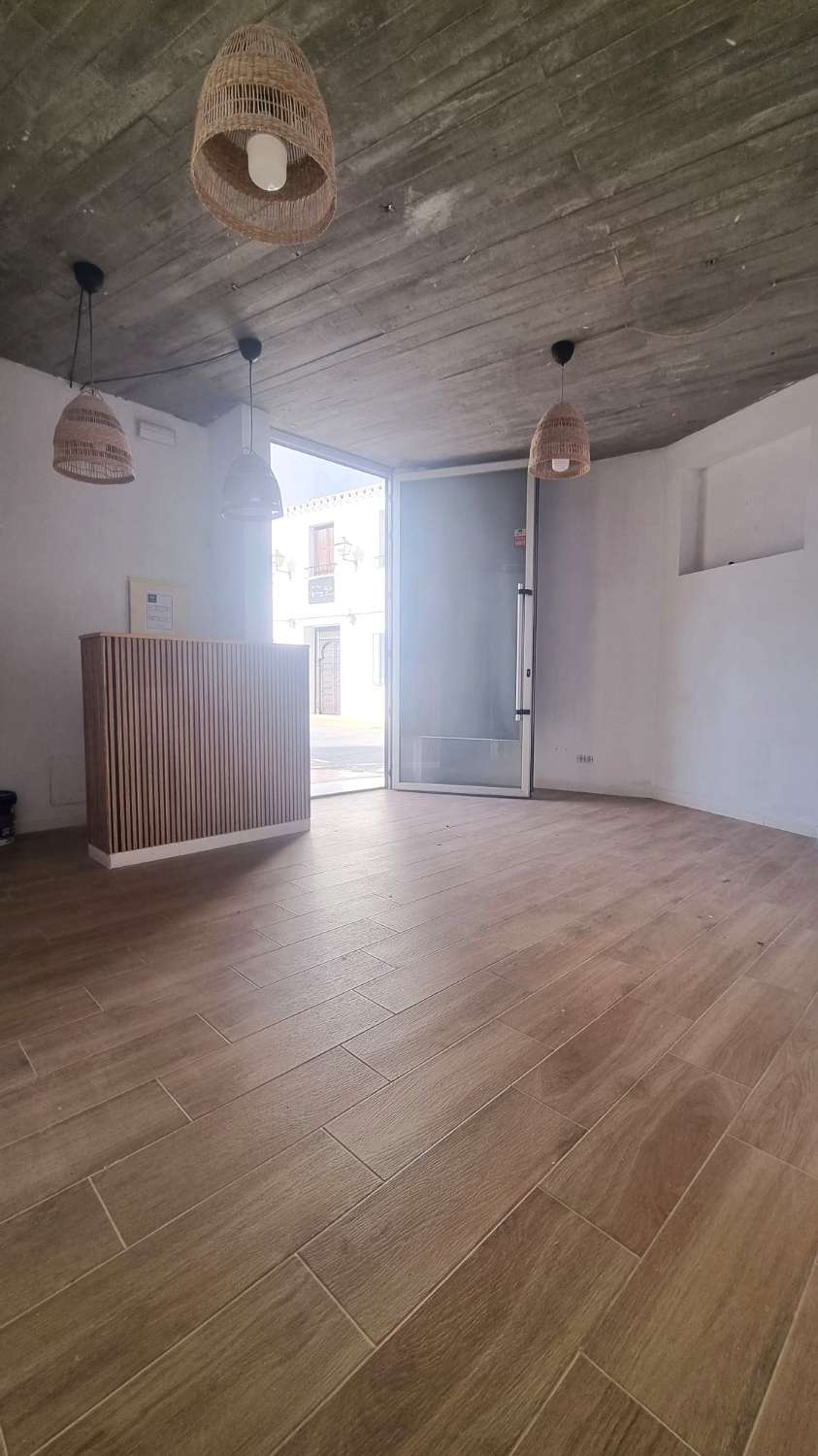 Local comercial en esquina con máxima visibilidad