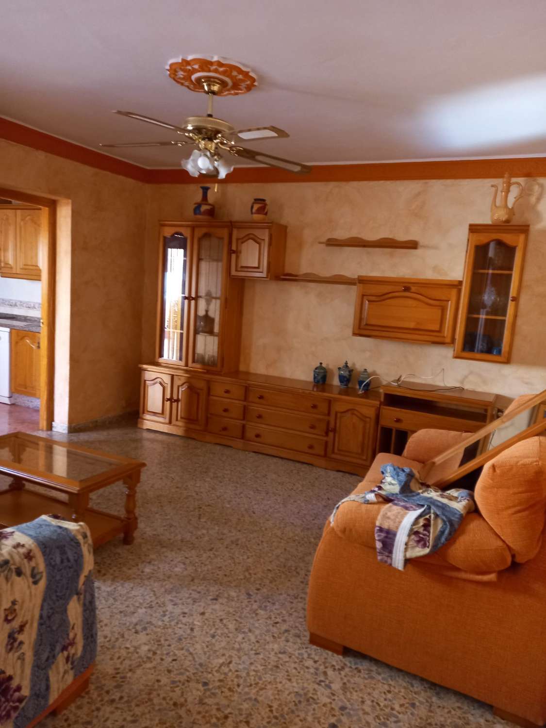 Casa en alquiler con amplios patios en zona tranquila de Alhaurín de la Torre