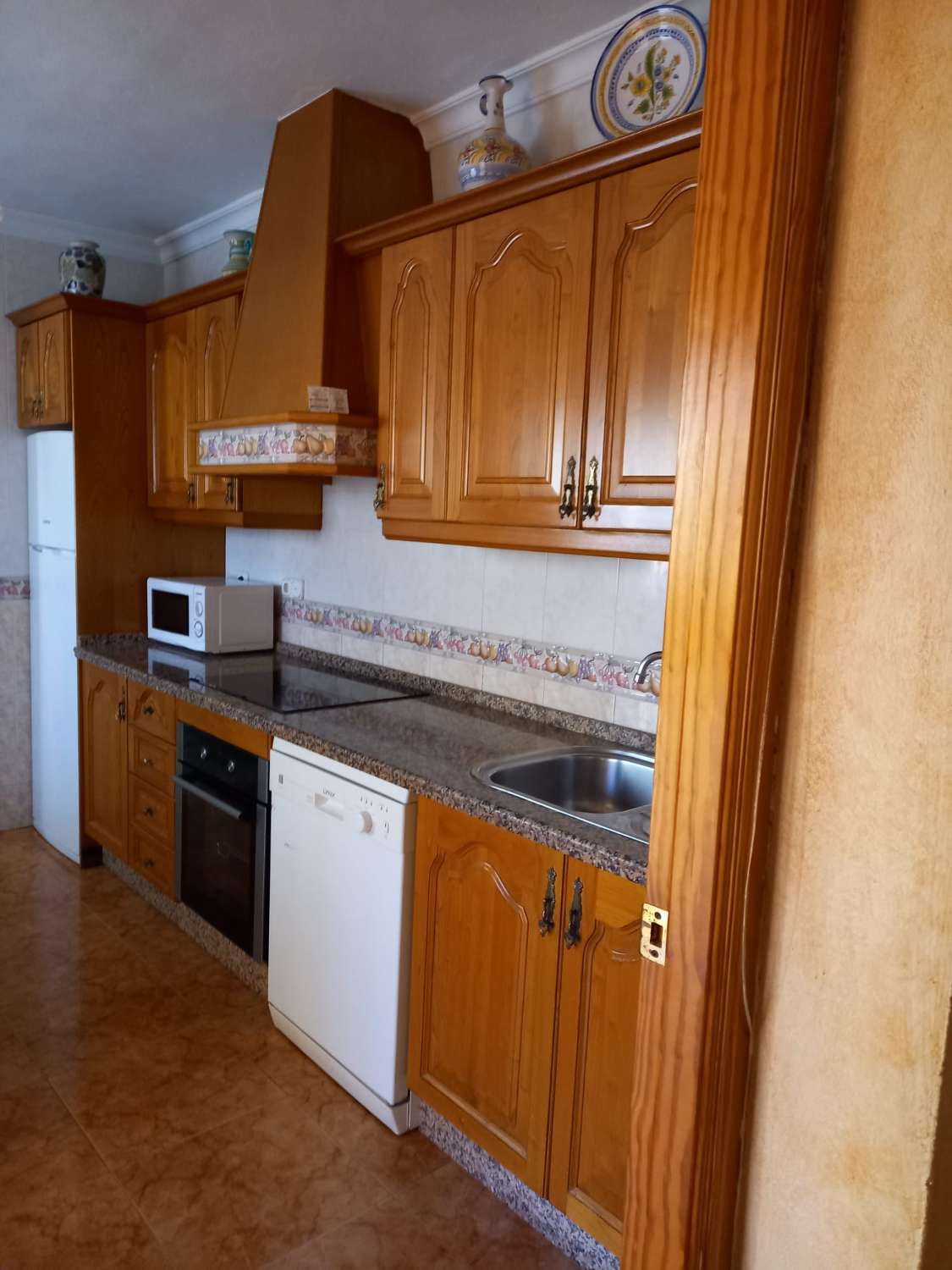 Casa en alquiler con amplios patios en zona tranquila de Alhaurín de la Torre