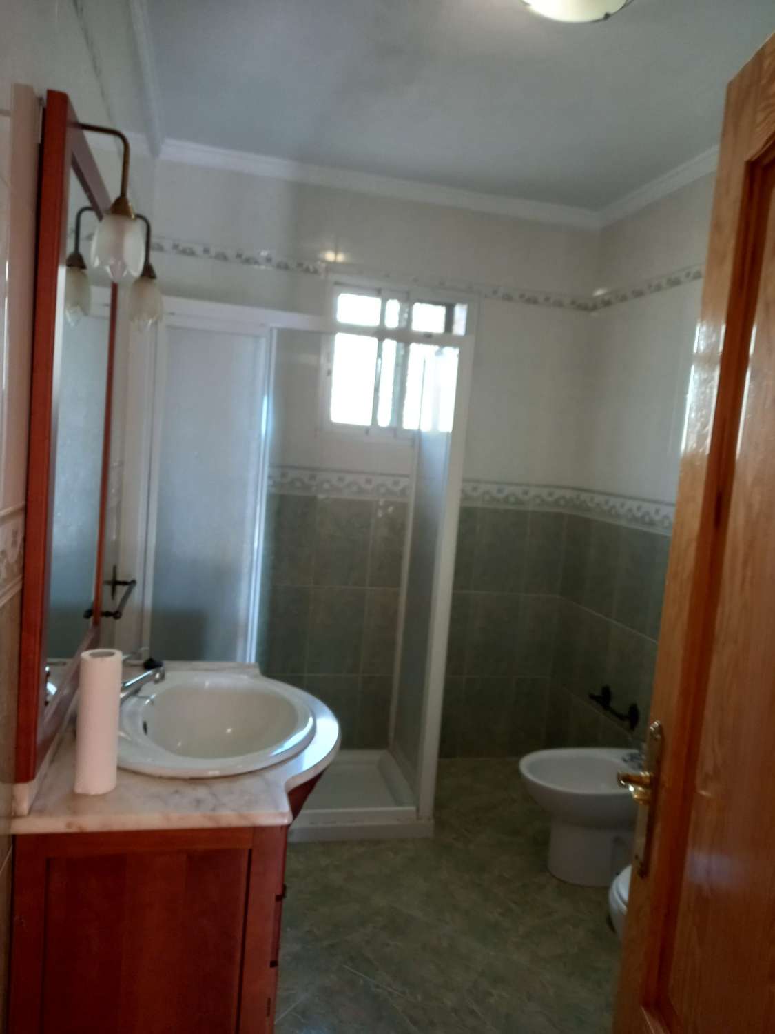 Casa en alquiler con amplios patios en zona tranquila de Alhaurín de la Torre