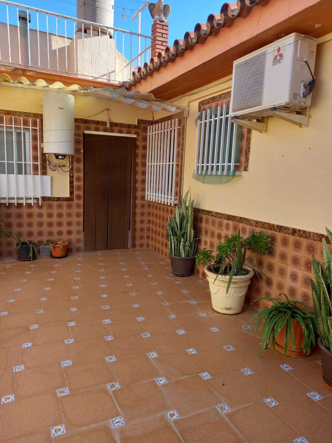 Casa en alquiler con amplios patios en zona tranquila de Alhaurín de la Torre