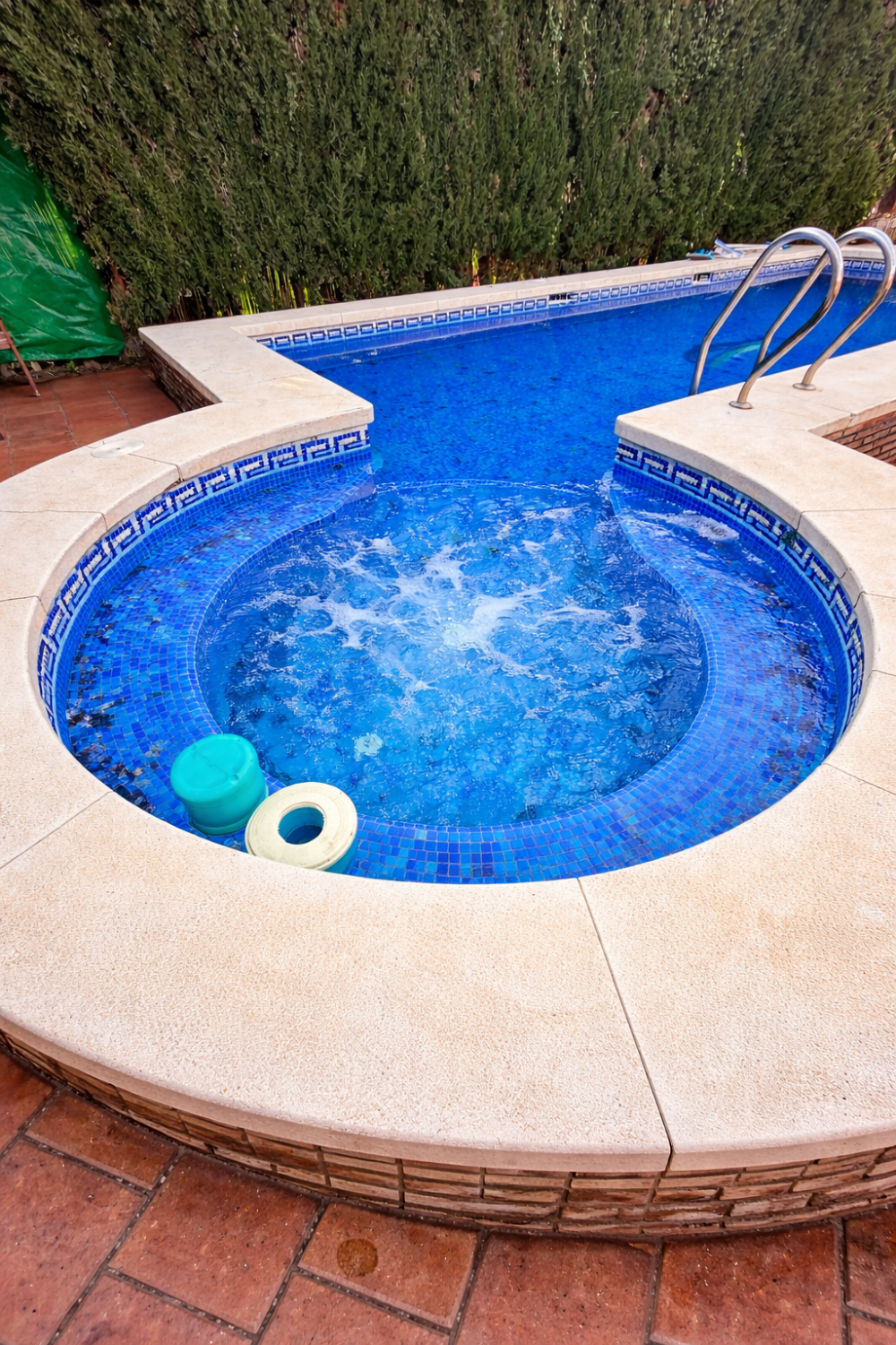 Finca con dos viviendas independientes, piscina con jacuzzi y vistas abiertas en Alhaurín el Grande