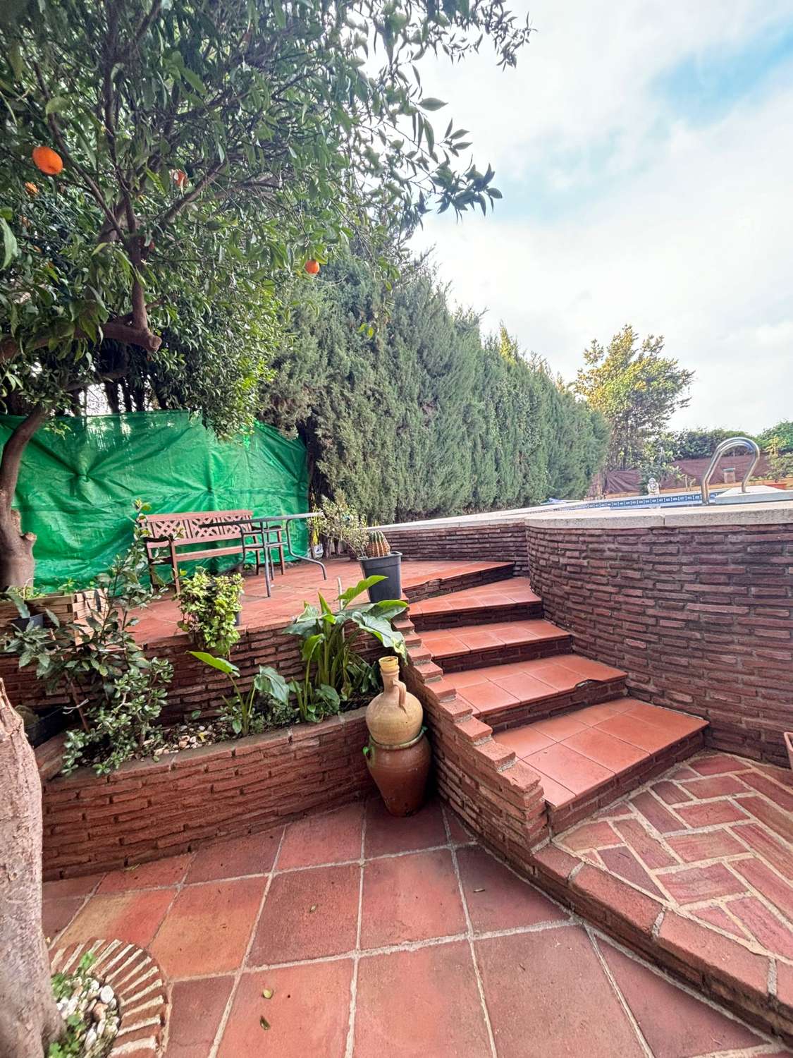 Finca con dos viviendas independientes, piscina con jacuzzi y vistas abiertas en Alhaurín el Grande