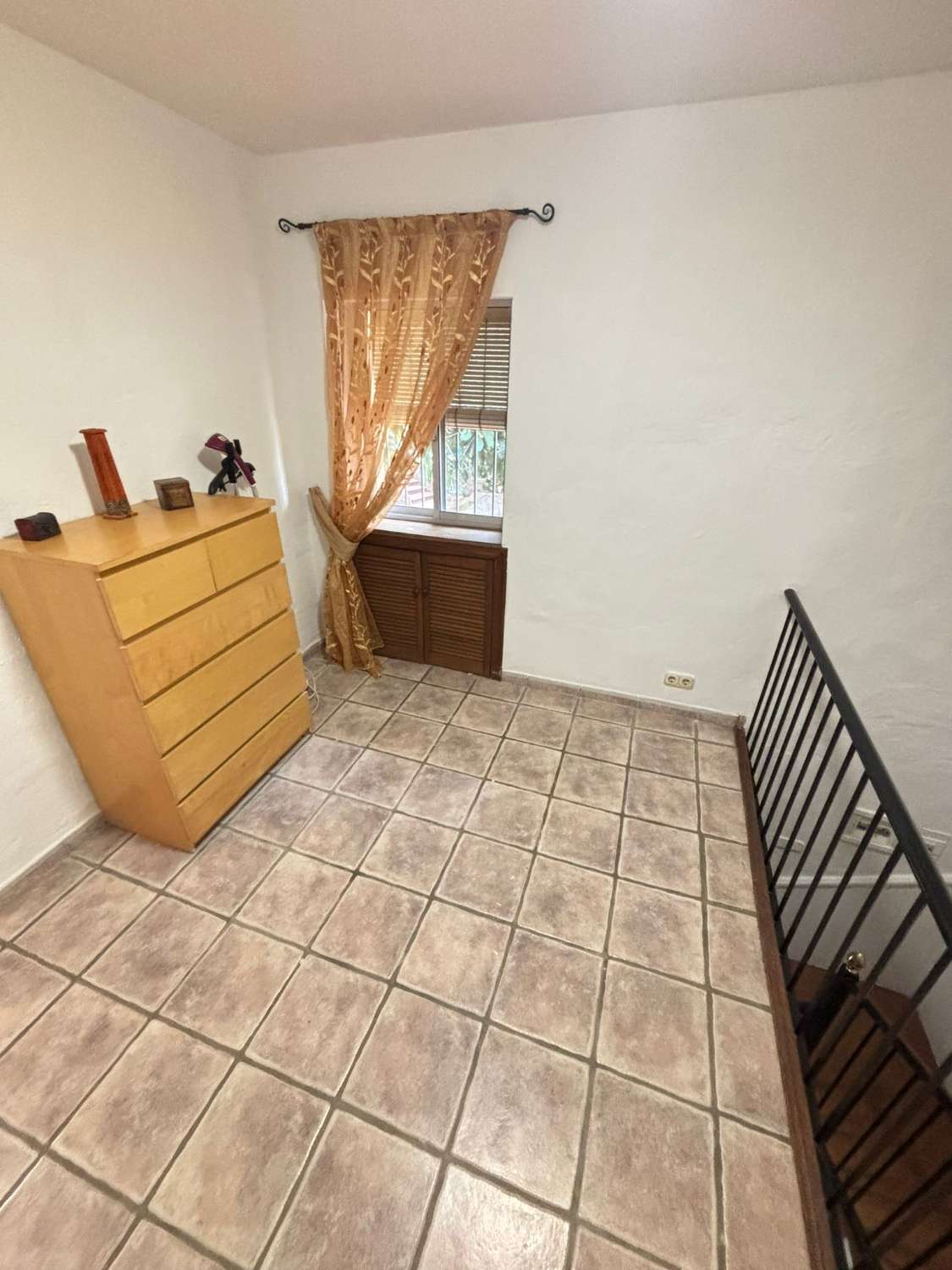 Finca con dos viviendas independientes, piscina con jacuzzi y vistas abiertas en Alhaurín el Grande