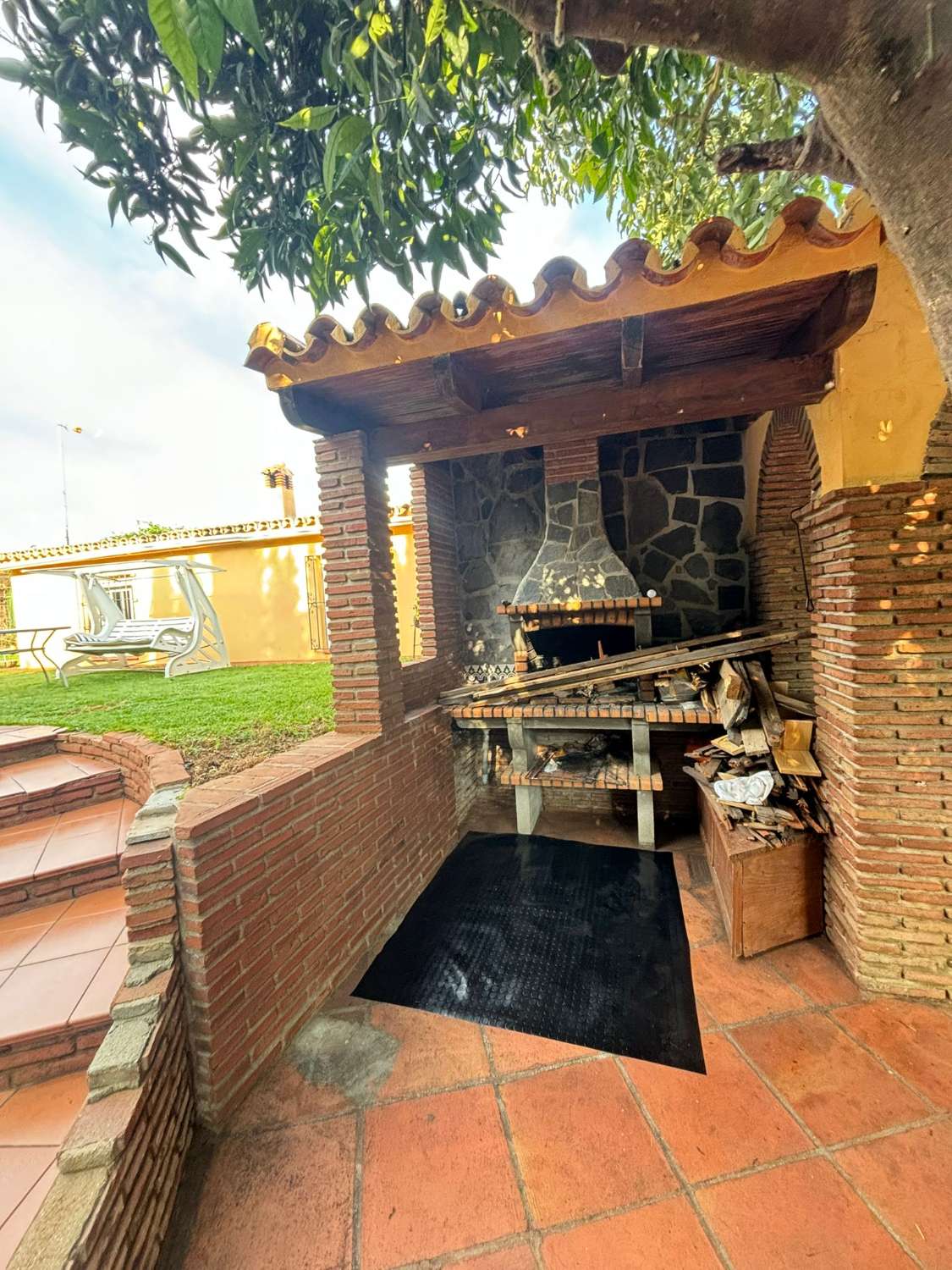 Finca con dos viviendas independientes, piscina con jacuzzi y vistas abiertas en Alhaurín el Grande
