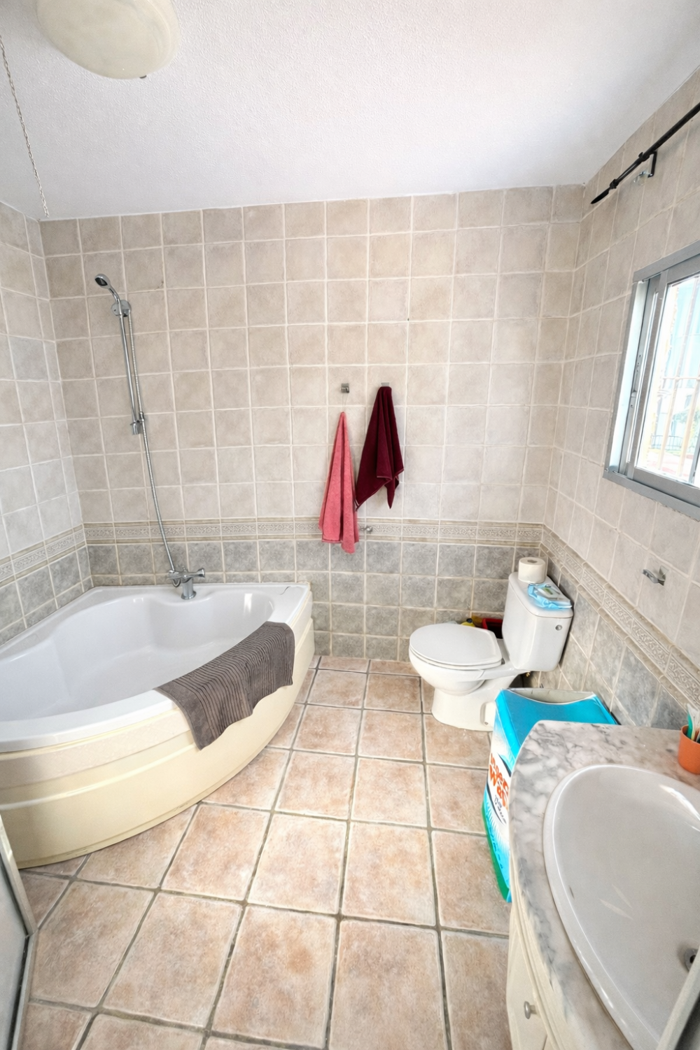 Finca con dos viviendas independientes, piscina con jacuzzi y vistas abiertas en Alhaurín el Grande