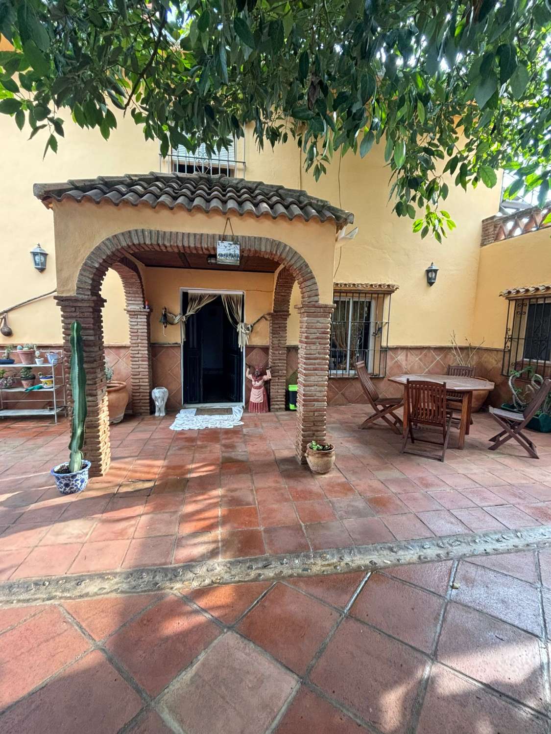 Finca con dos viviendas independientes, piscina con jacuzzi y vistas abiertas en Alhaurín el Grande