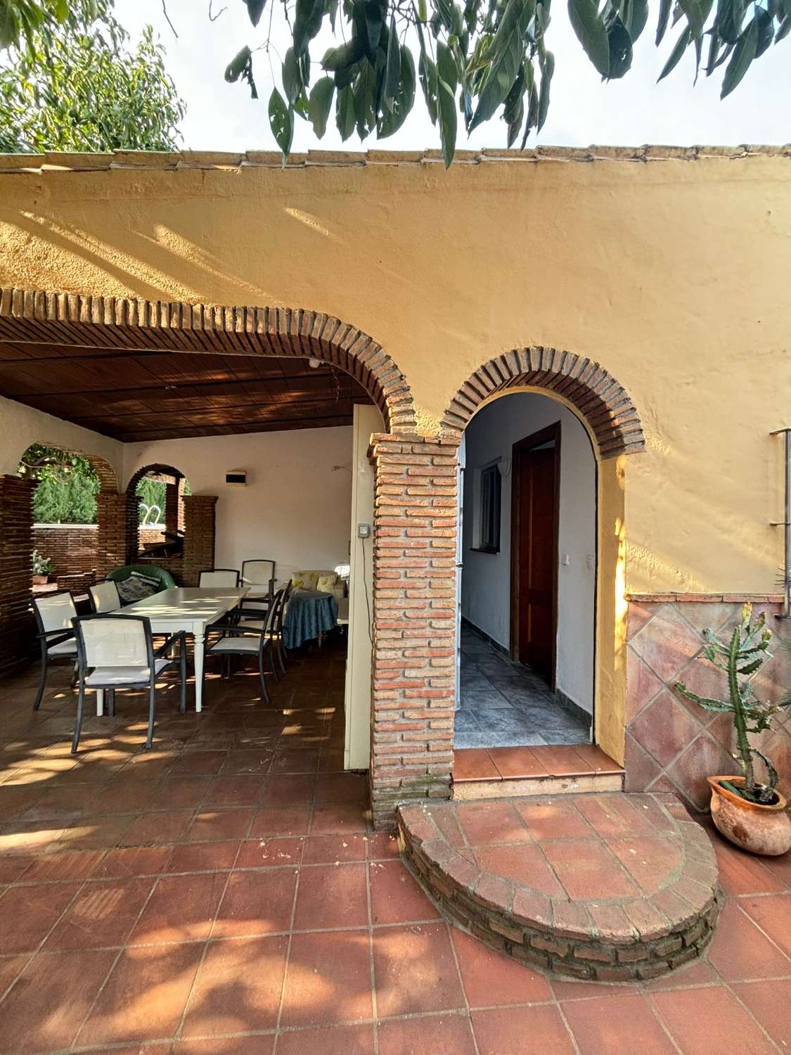 Finca con dos viviendas independientes, piscina con jacuzzi y vistas abiertas en Alhaurín el Grande