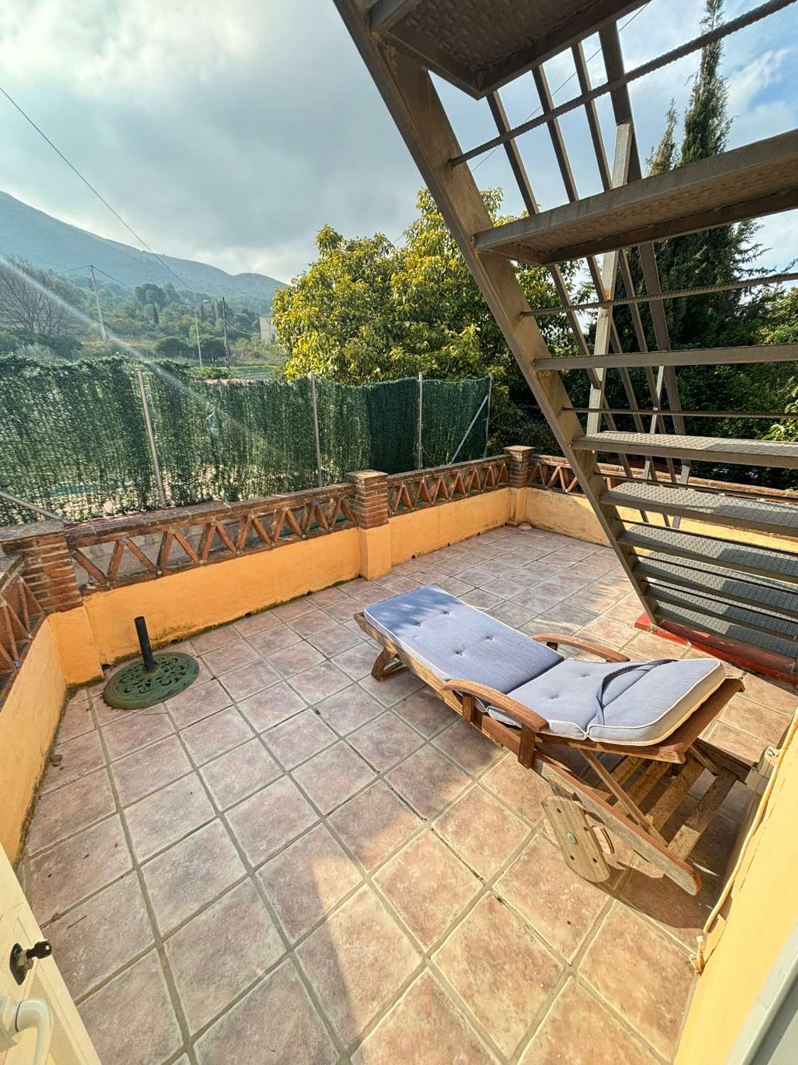 Finca con dos viviendas independientes, piscina con jacuzzi y vistas abiertas en Alhaurín el Grande