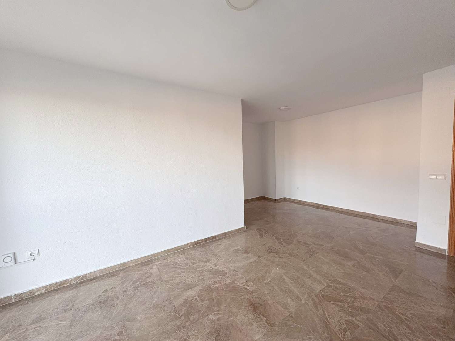 Piso de 3 dormitorios con parking y ascensor en zona Isaac Peral