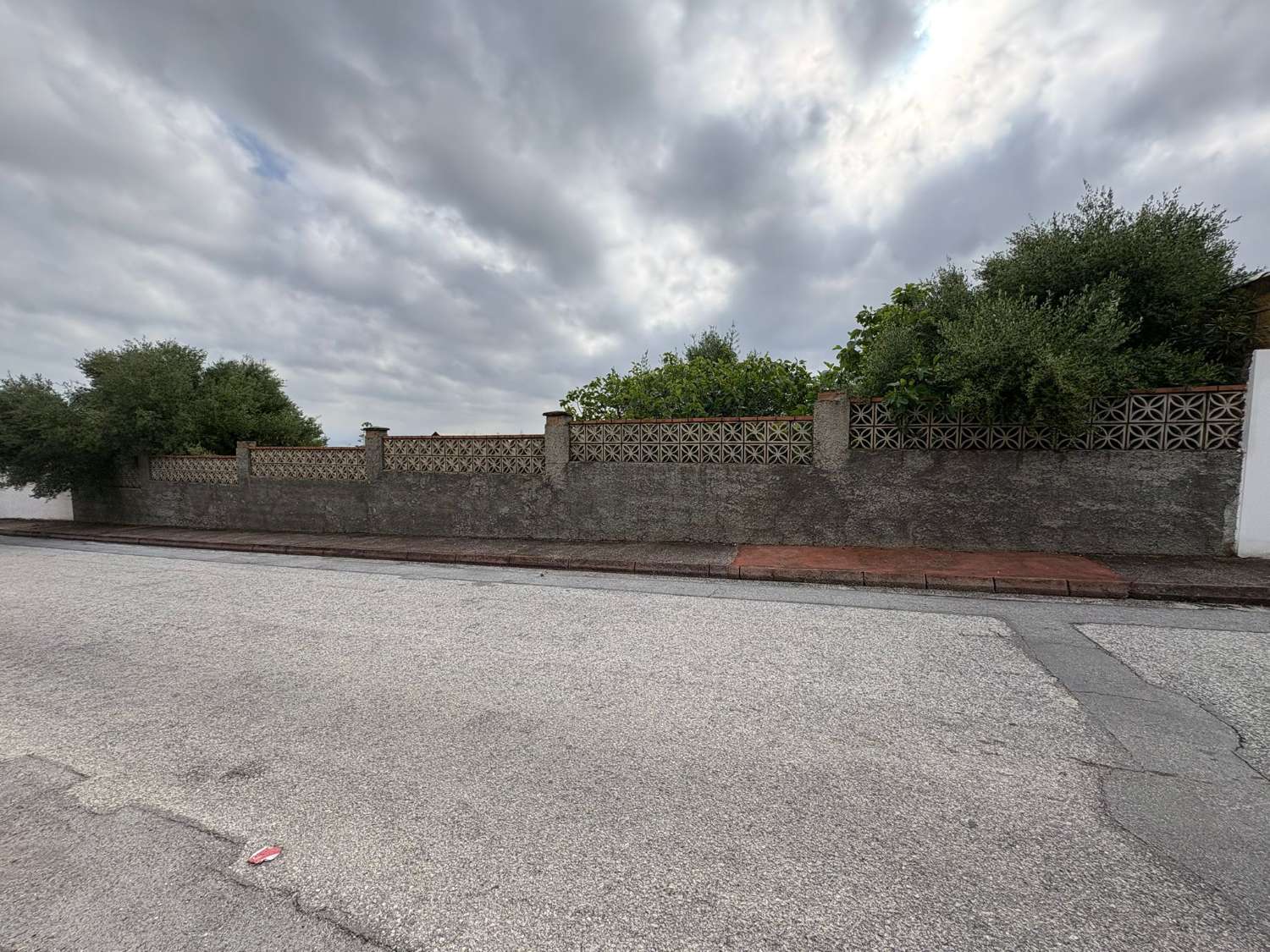 Parcela urbana de 1.000m2 para chalet independiente en Urbanización Pinos de Alhaurin