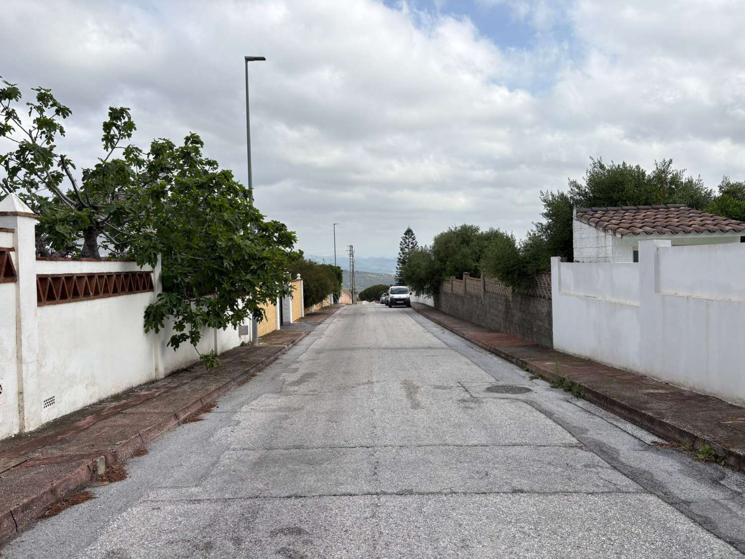 Parcela urbana de 1.000m2 para chalet independiente en Urbanización Pinos de Alhaurin